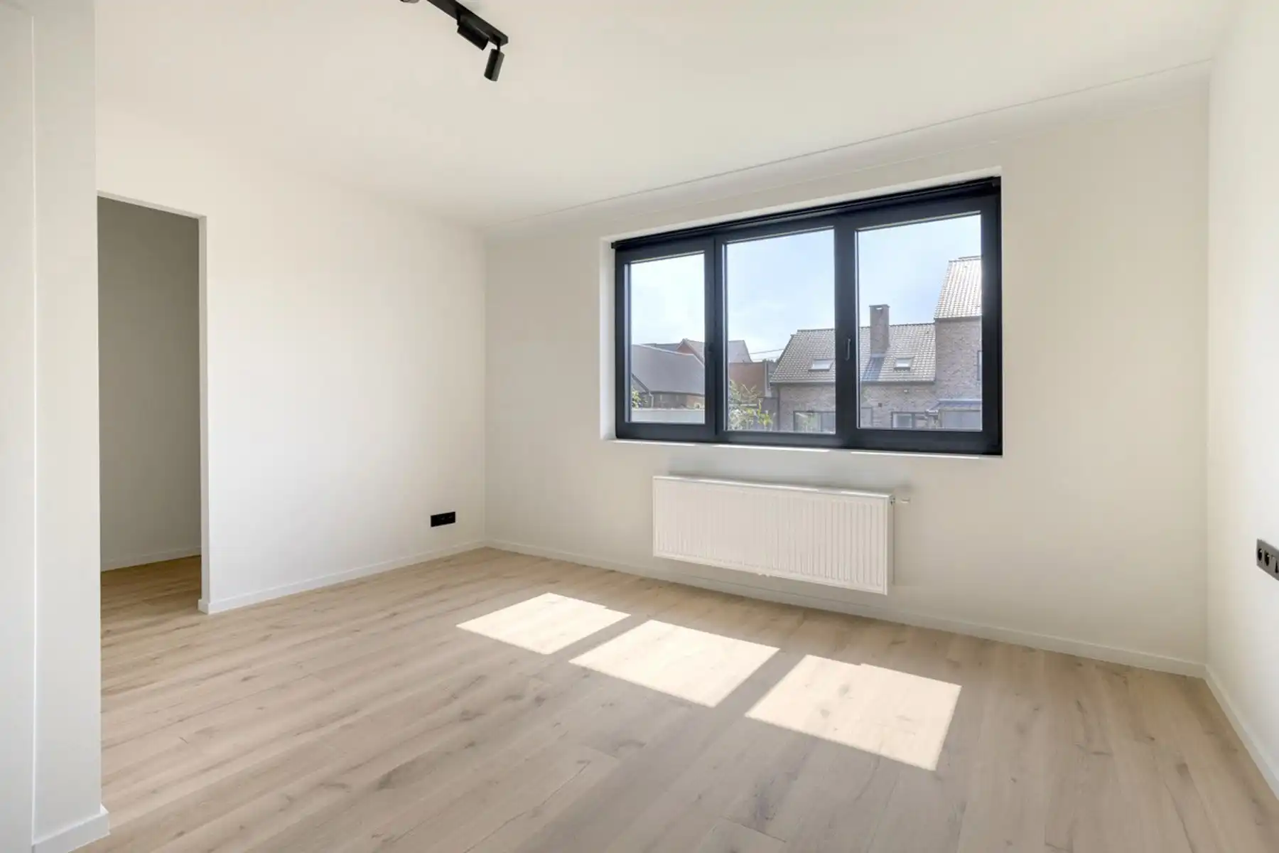 Instapklare gezinswoning met tuin en garage foto 11