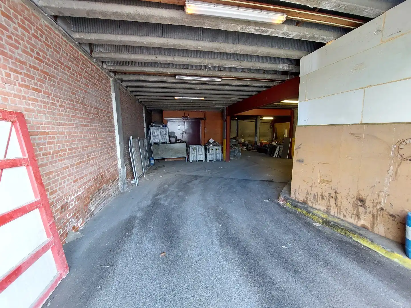 Centraal gelegen magazijn van 1152m² foto 13