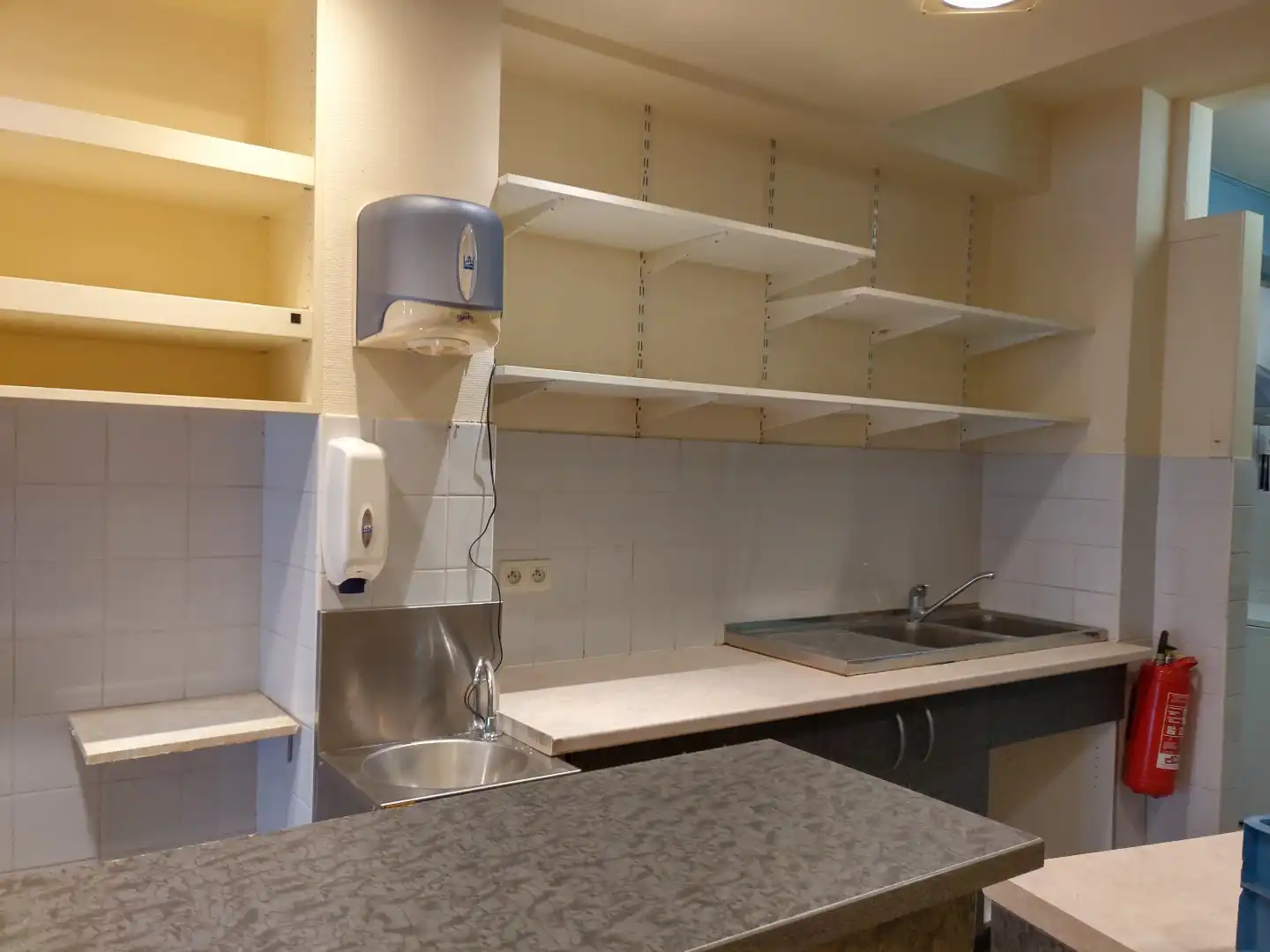 Kantoor- of winkelruimte in Heist aan zee! foto 6