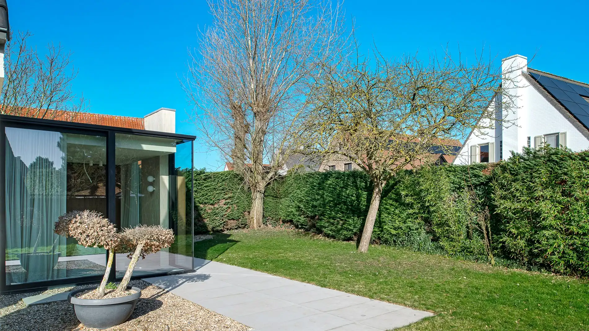 Alleenstaande en luxueus gerenoveerde villa op een rustige en residentiële ligging in Knokke foto 29