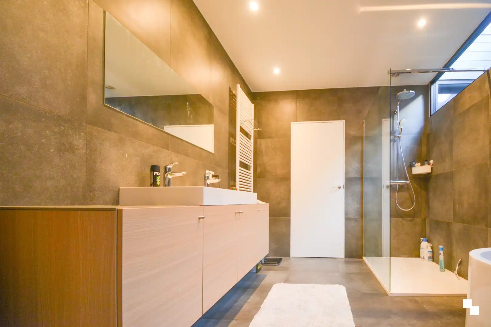 Ruim en modern gelijkvloers appartement met binnentuin te Staden foto 11