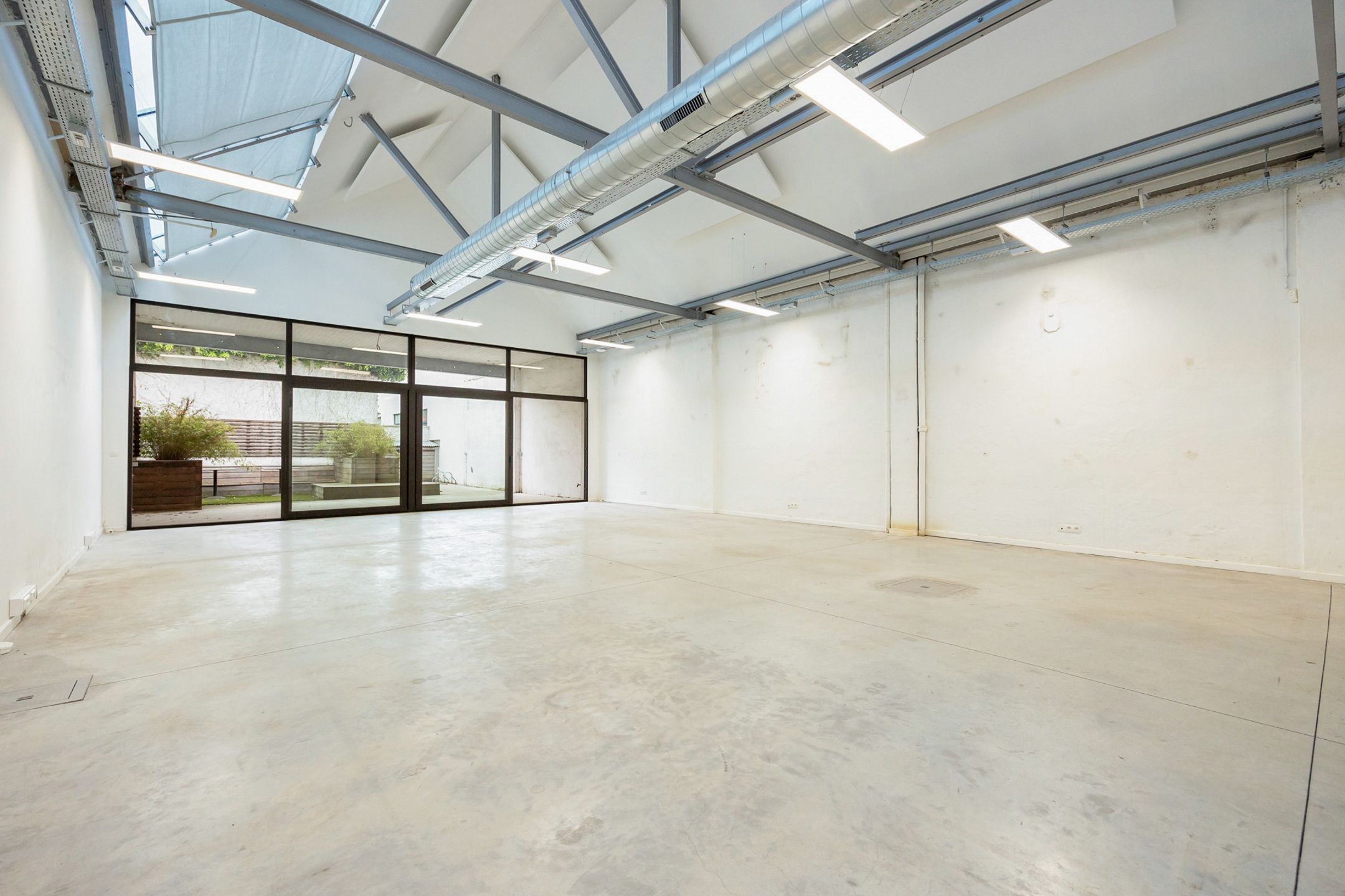 Karaktervol kantoor te koop te Merksem foto 6