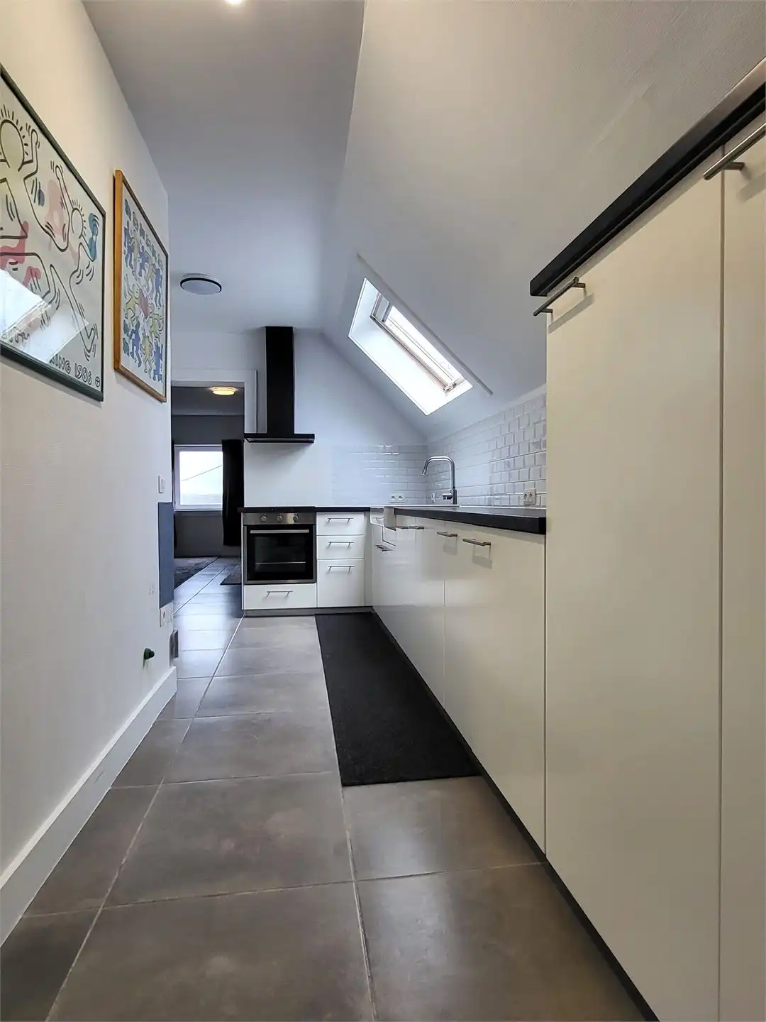 In het landelijke Roborst, een deelgemeente van Zwalm in de prachtige Vlaamse Ardennen, bevindt zich deze ruime en volledig gerenoveerde woning op een perceel van 1.143 m². foto 29