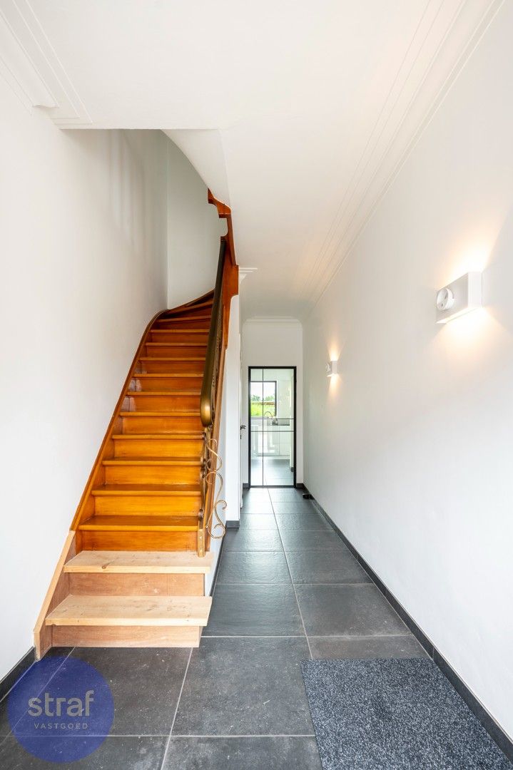 Moderne halfopen bebouwing mét groen uitzicht! foto 10