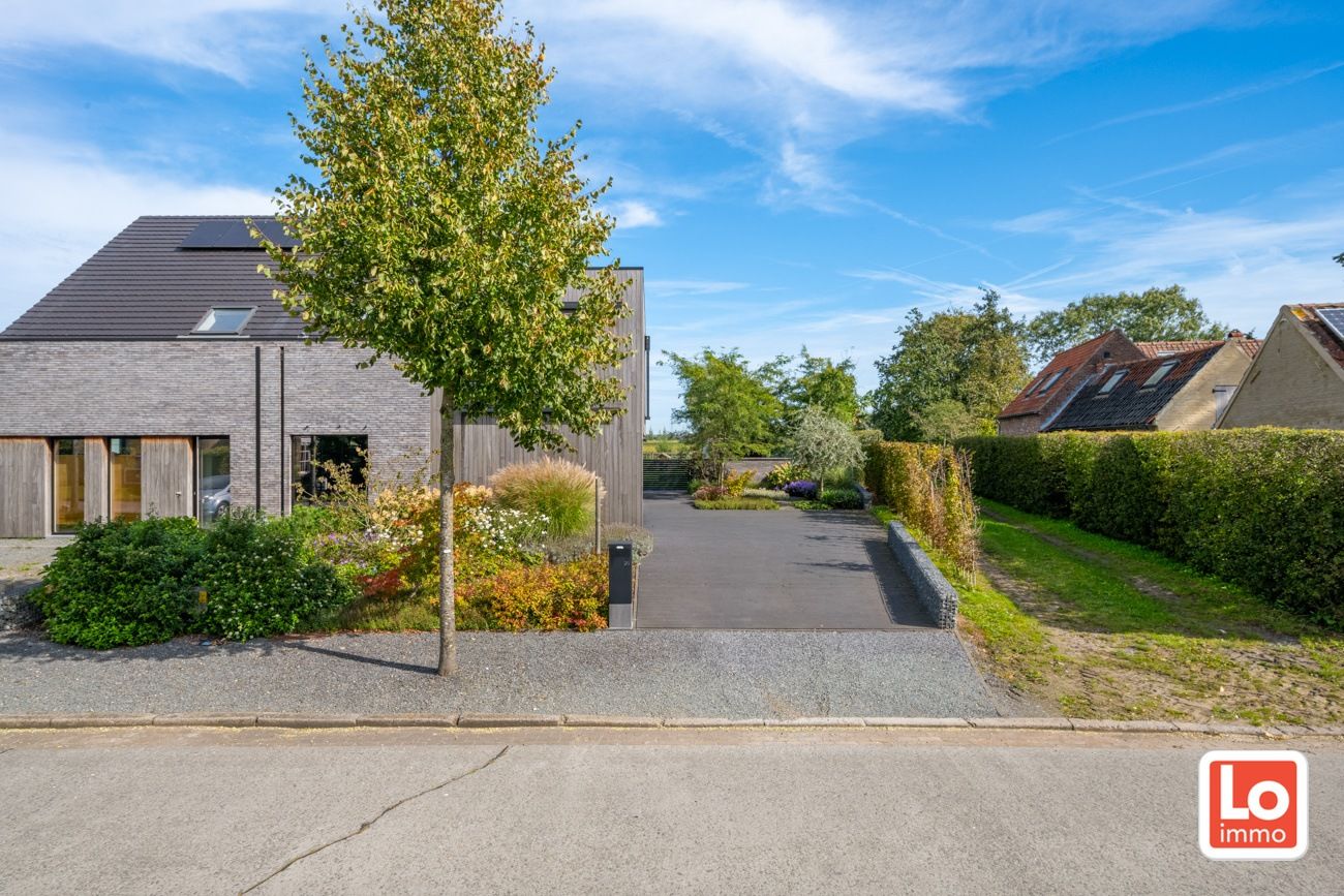 VERKOCHT!! Moderne energiezuinige halfopen bebouwing met twee overdekte autostaanplaatsen én open zicht op een landelijke locatie in Zaffelare. foto 27