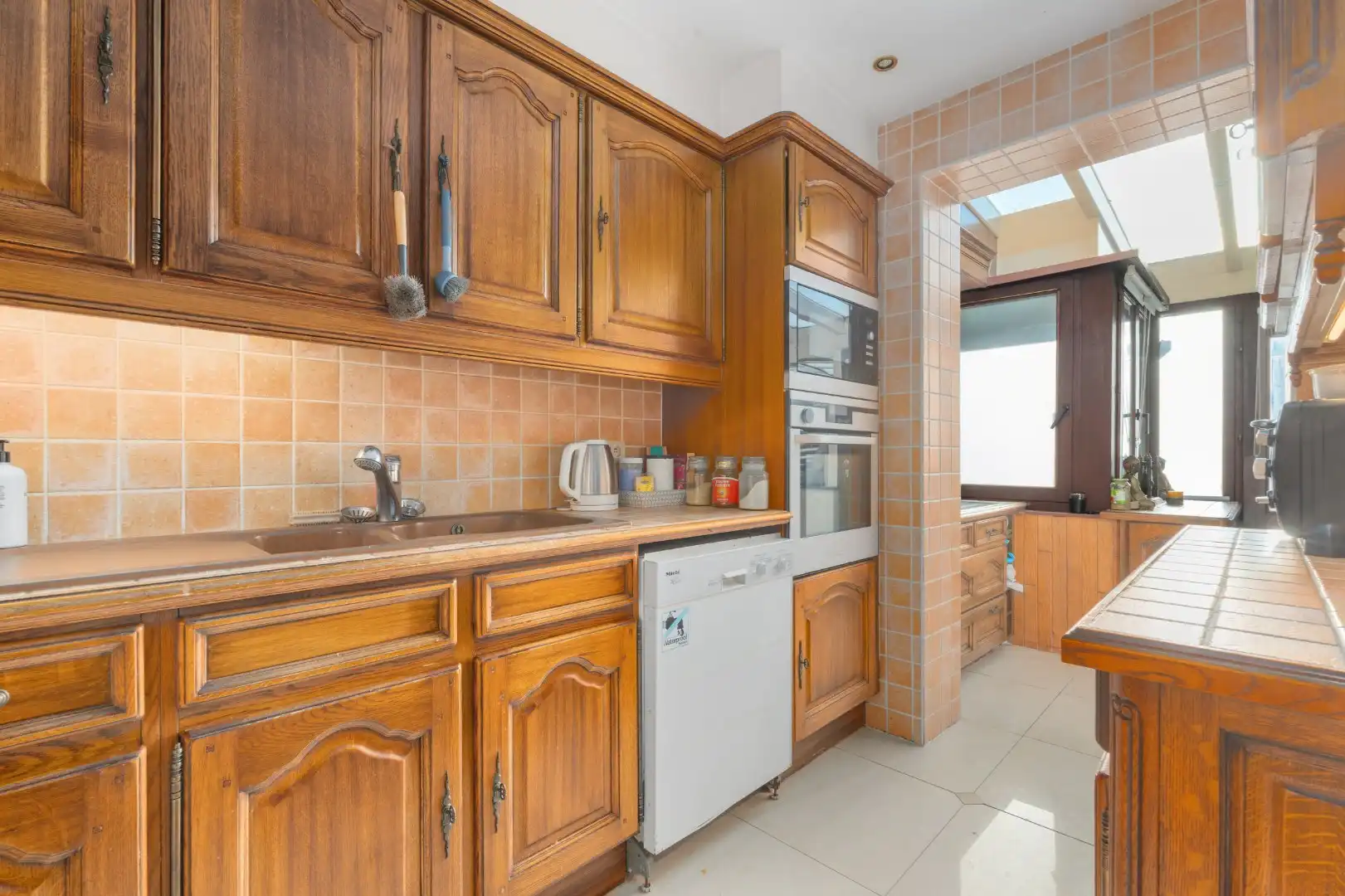 Charmante rijwoning met zonnig terras, wellnessruimte en garagebox in de Vicognewijk foto 9