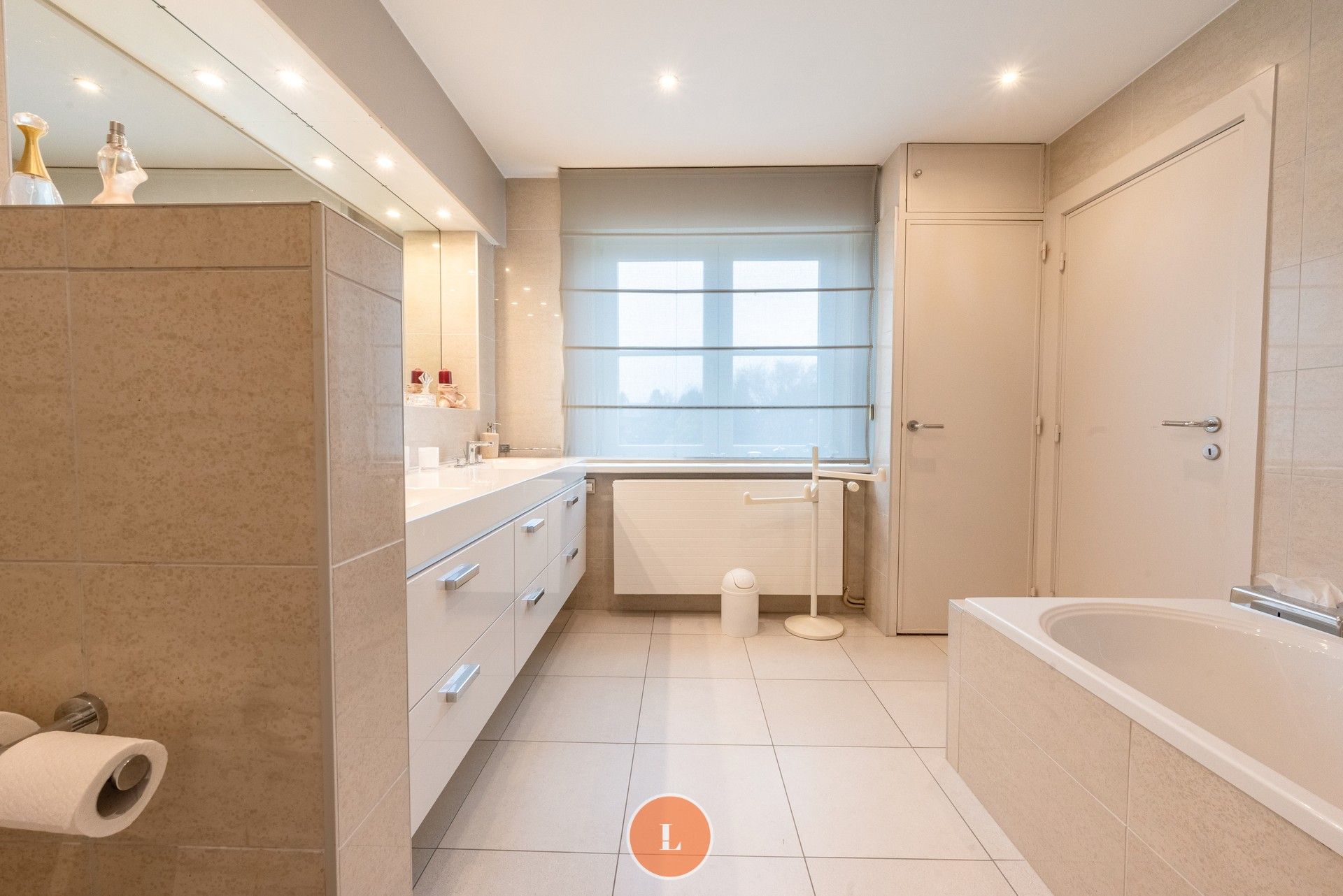 Statige villa met binnenzwembad, polyvalente ruimte en groene privacy foto 20