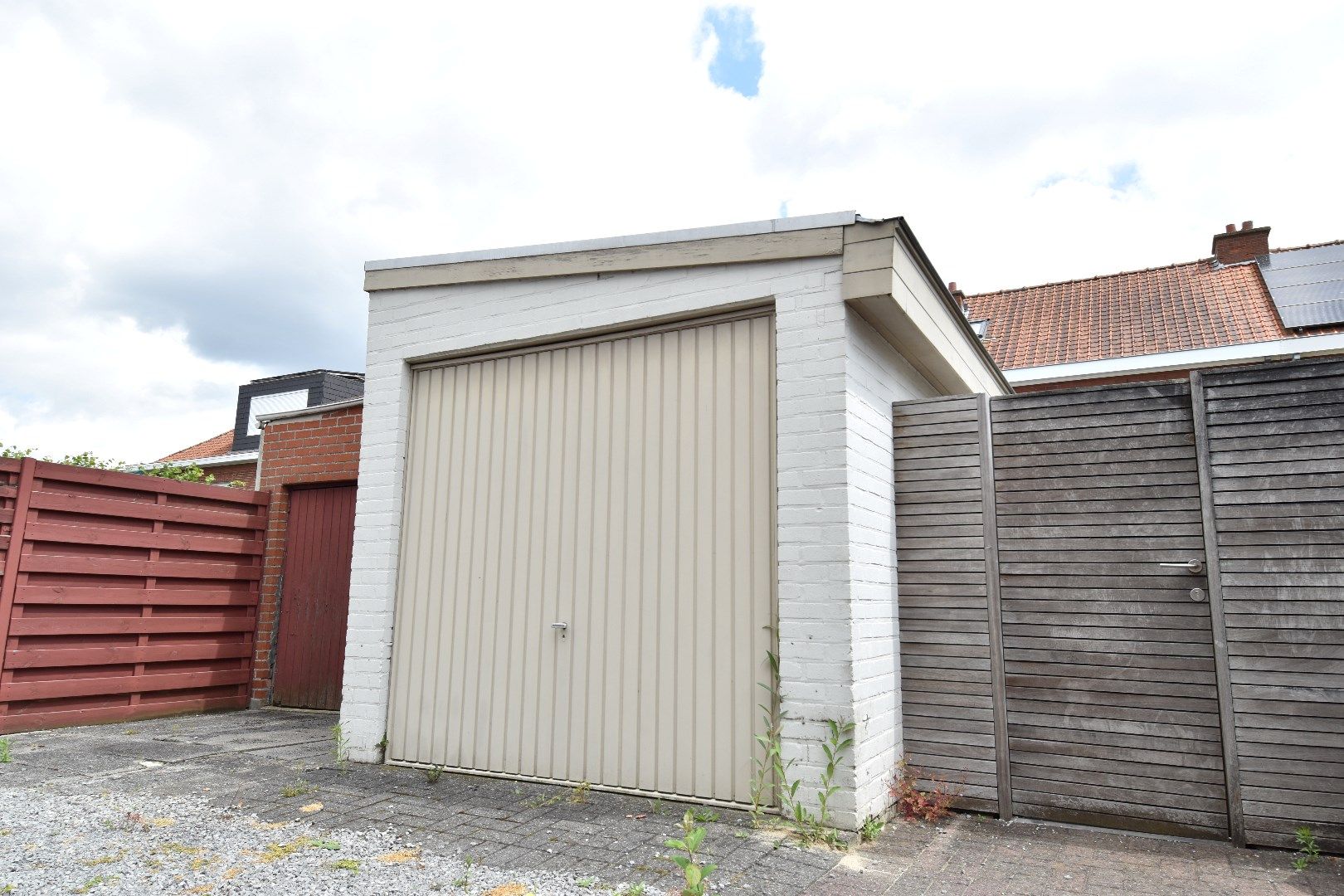 Vernieuwde rijwoning met 4 slaapkamers, tuin en garage te koop in Sint-Eloois-Winkel foto 16