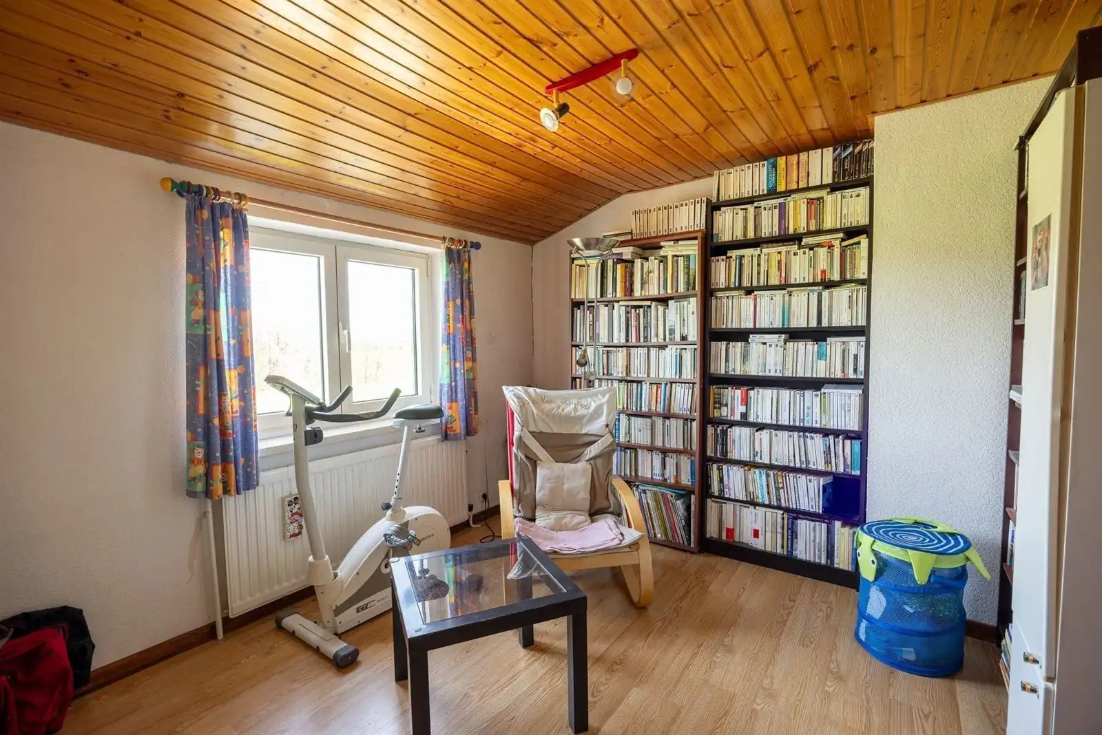 Villa in gegeerde buurt foto 18