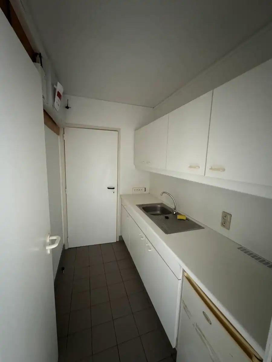 Kantoor 3de verdiep op Bisschoppenhoflaan + parking foto 10