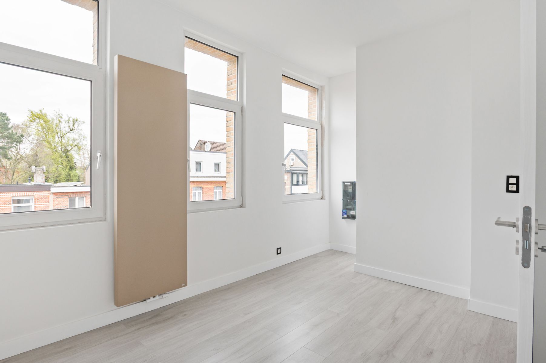 Luxe gerenoveerde woning met 4 slpk en garage foto 12