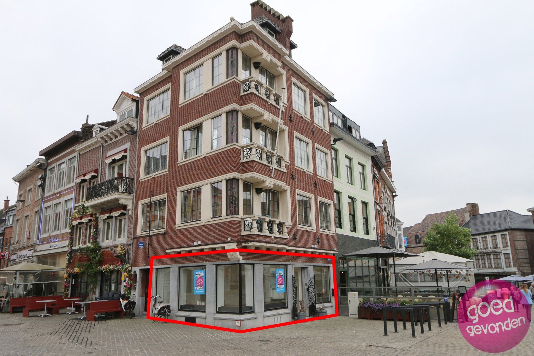 WINKELRUIMTE - GROTE MARKT - OPTIMALE ZICHTBAARHEID foto 1