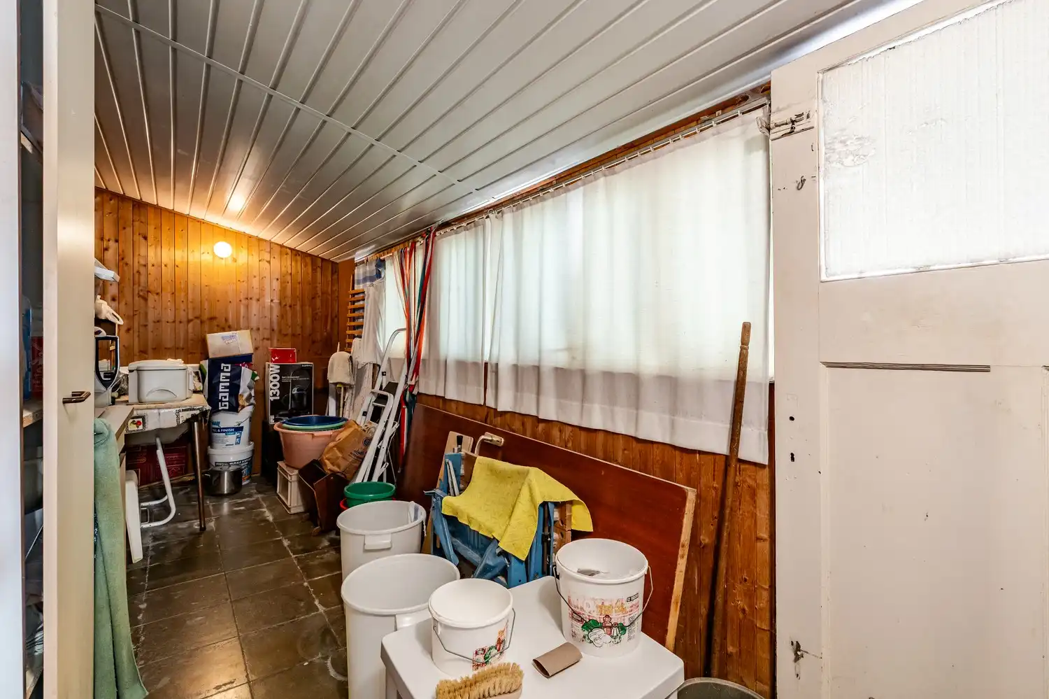 Renovatieproject: Rijwoning met 2 slaapkamers en oostgerichte koer in rustige woonwijk te Sint-Pieters-Leeuw foto 12