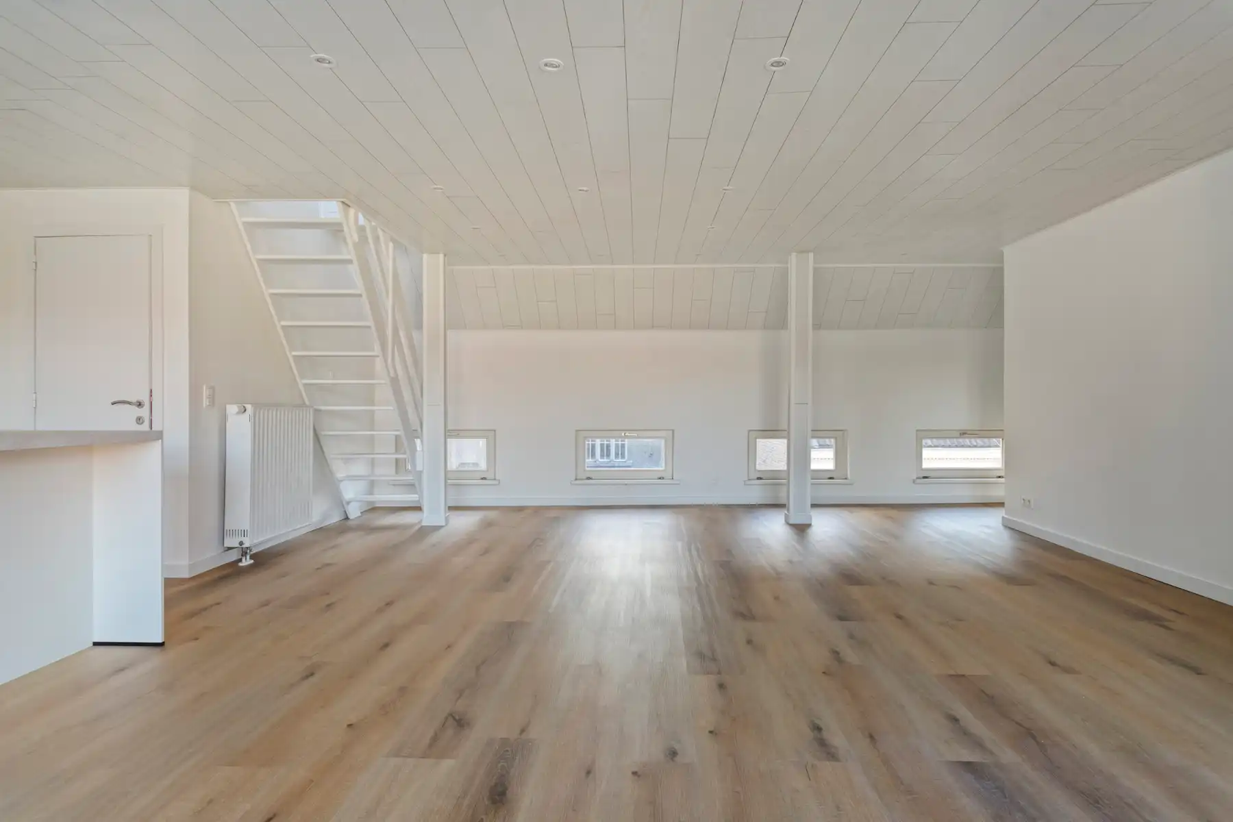 TE KOOP - gerenoveerd appartement met 2 slaapkamers en EPC B foto 2