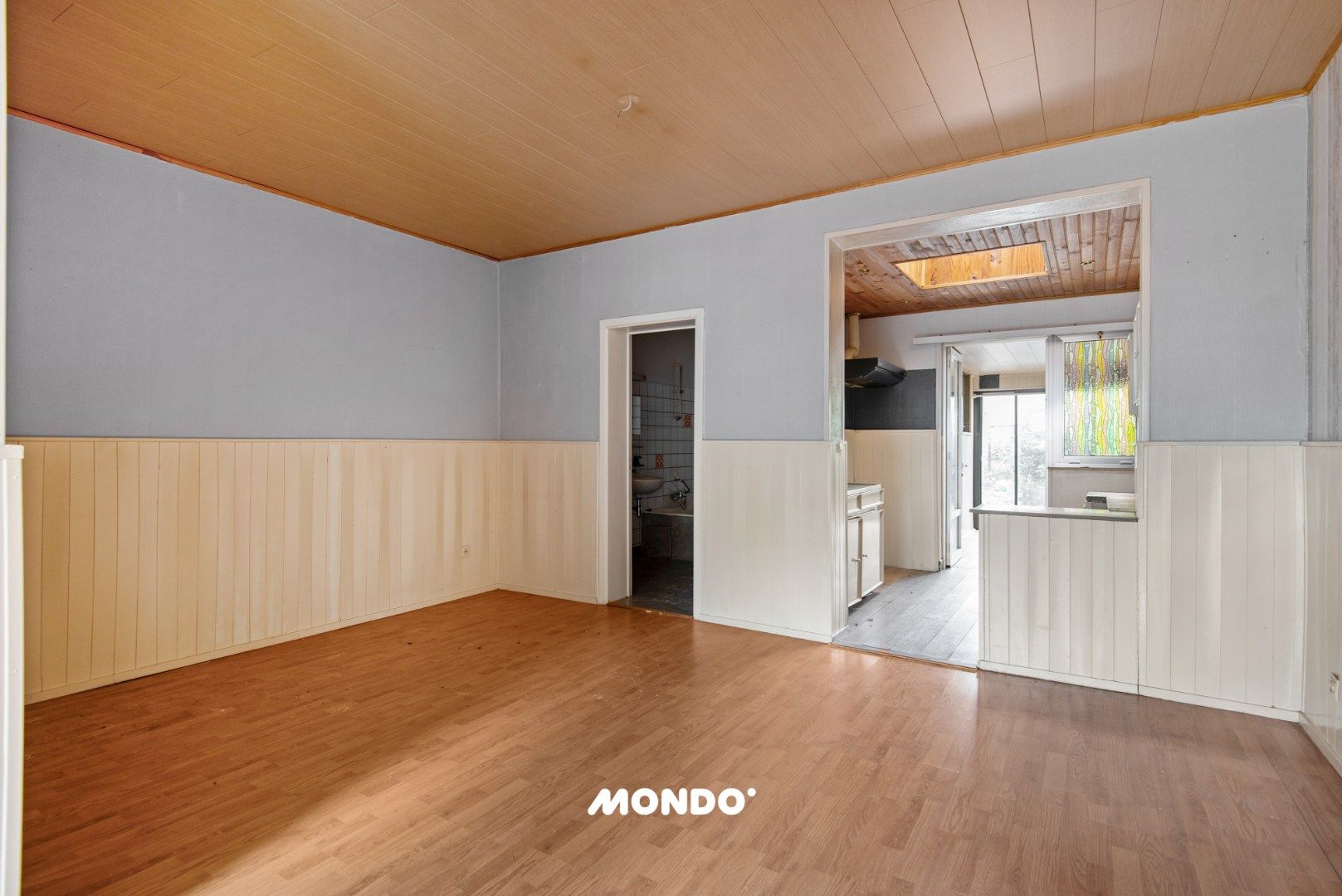 Te renoveren woning met veel potentieel!  foto 5