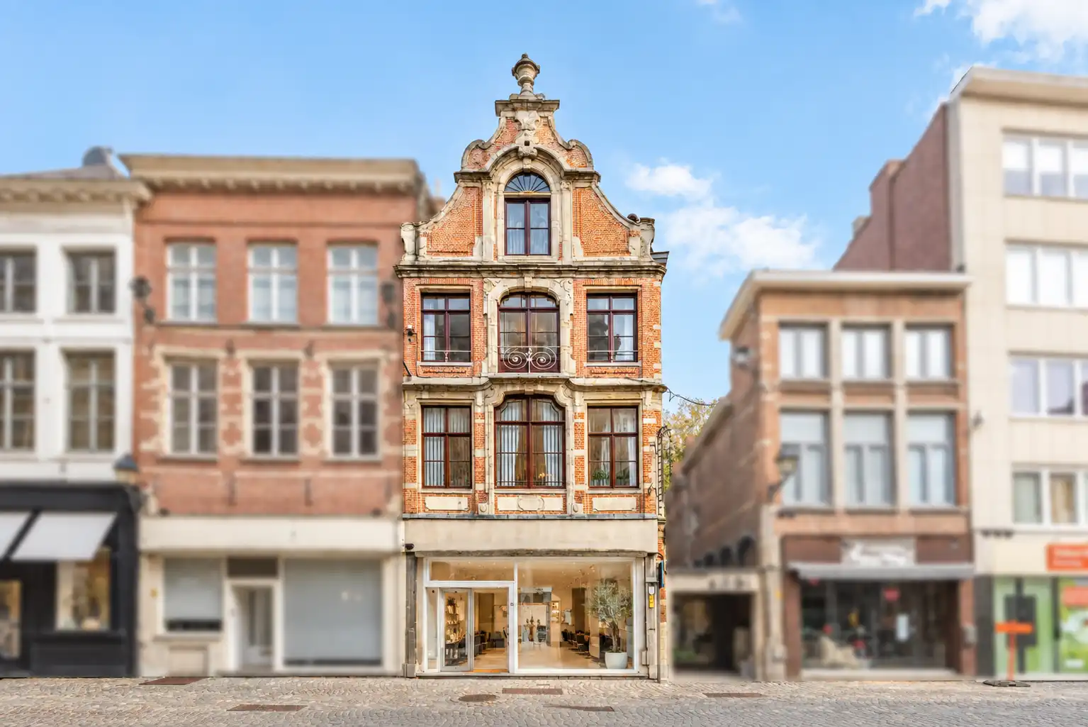 Hoofdfoto van de publicatie: Karaktervol handelspand met woonst te Mechelen