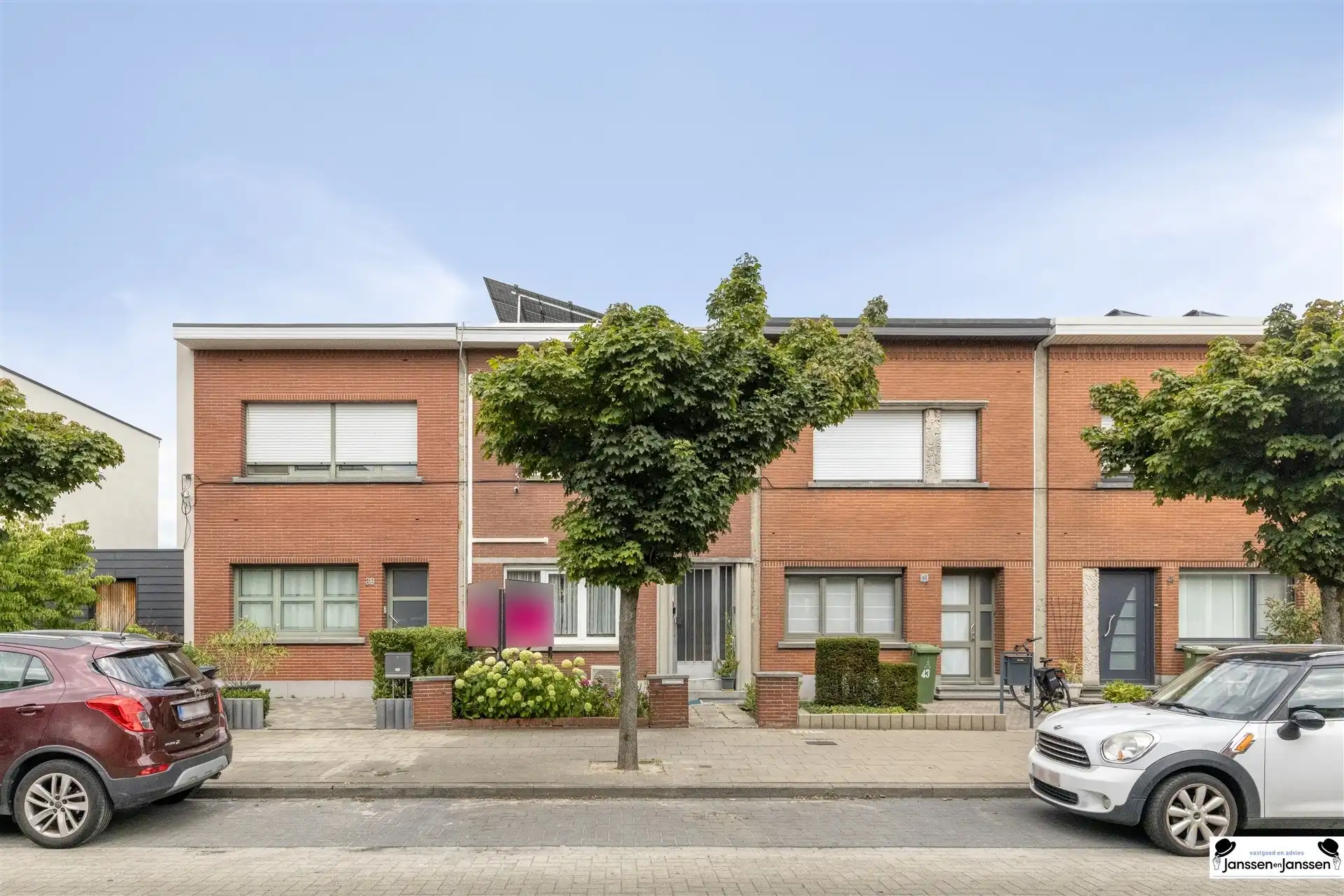 Welkom in deze charmante gezinswoning, ideaal gelegen in het hart van Wilrijk. foto 2