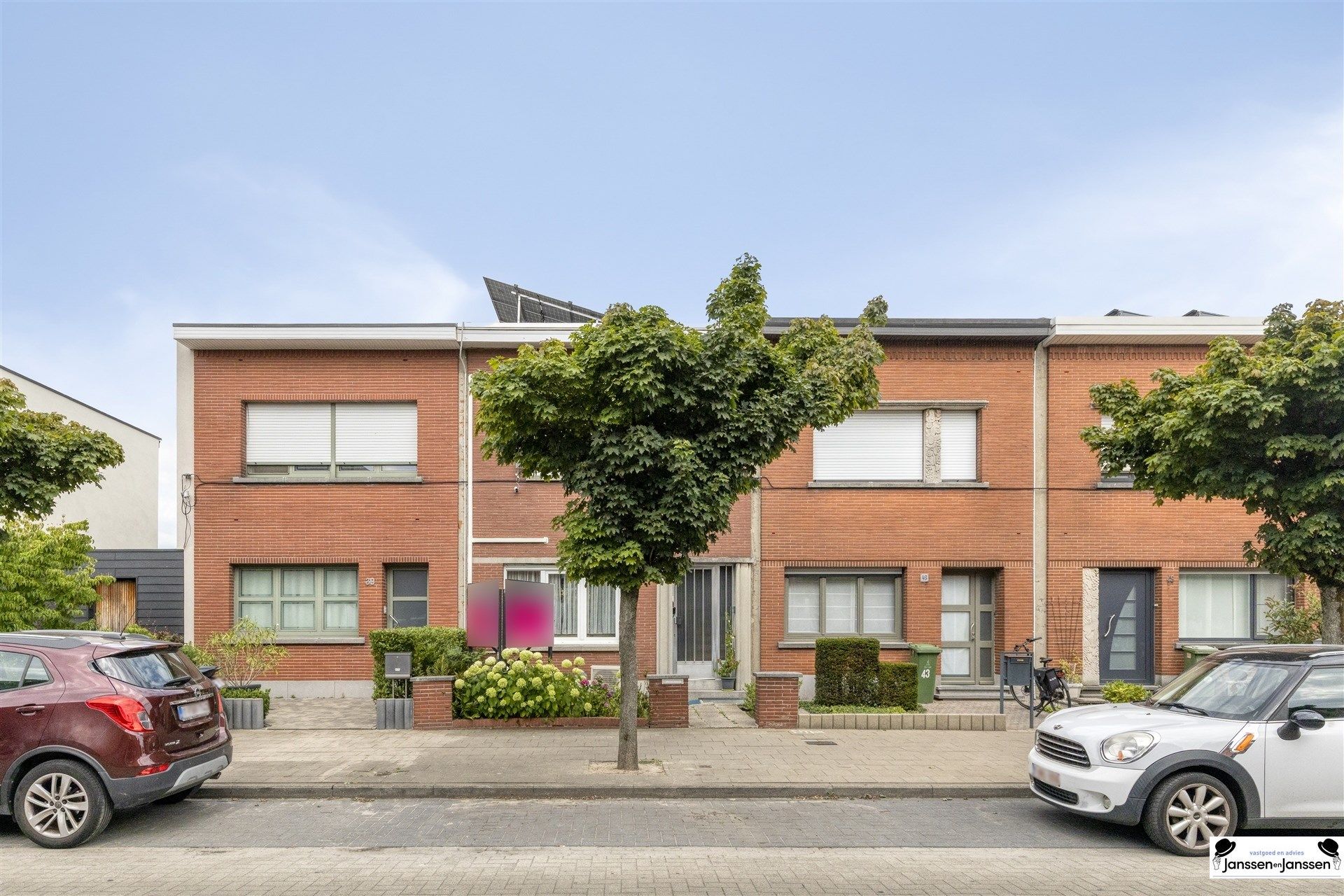 Welkom in deze charmante gezinswoning, ideaal gelegen in het hart van Wilrijk. foto 2