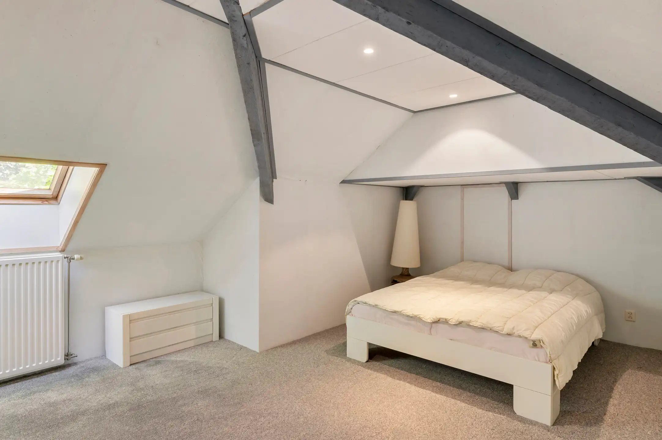 Vrijstaand en residentieel gelegen woning in groene oase met zonnige tuin. foto 24