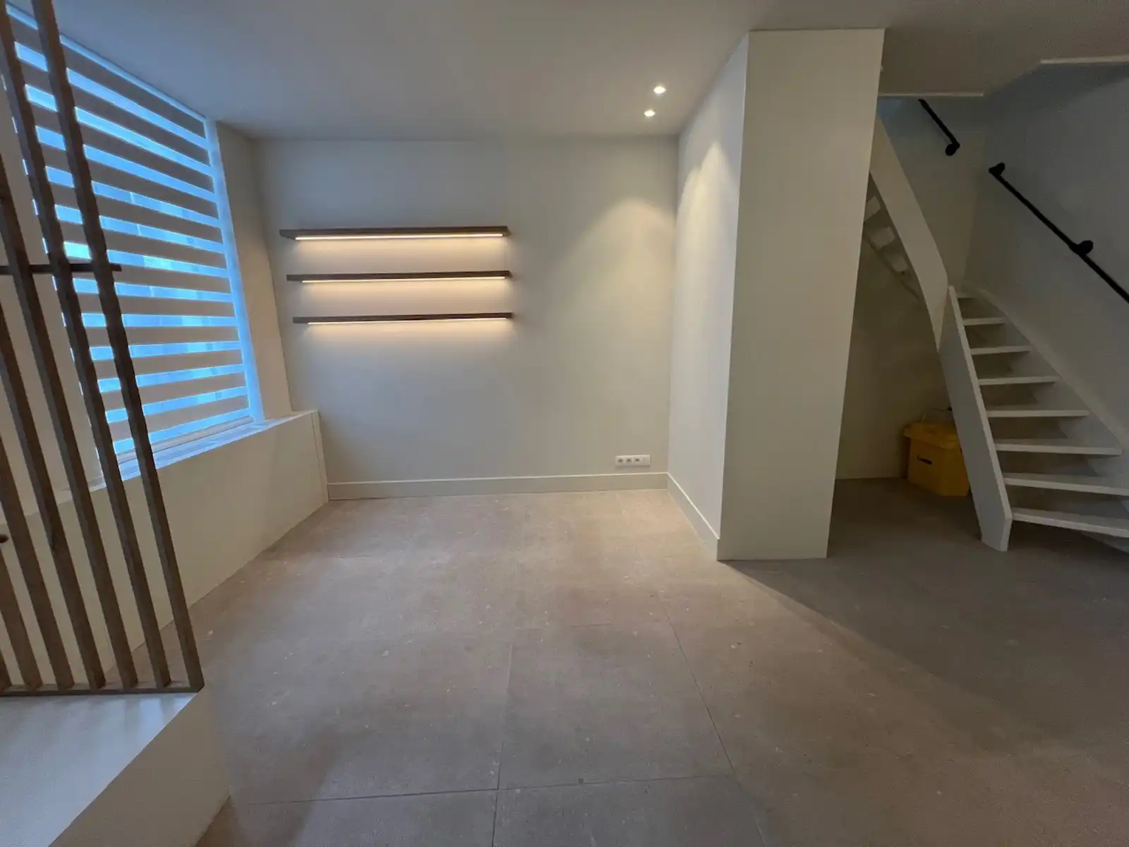 Centraal gelegen gerenoveerde woning met 2 slpk en terras foto 5