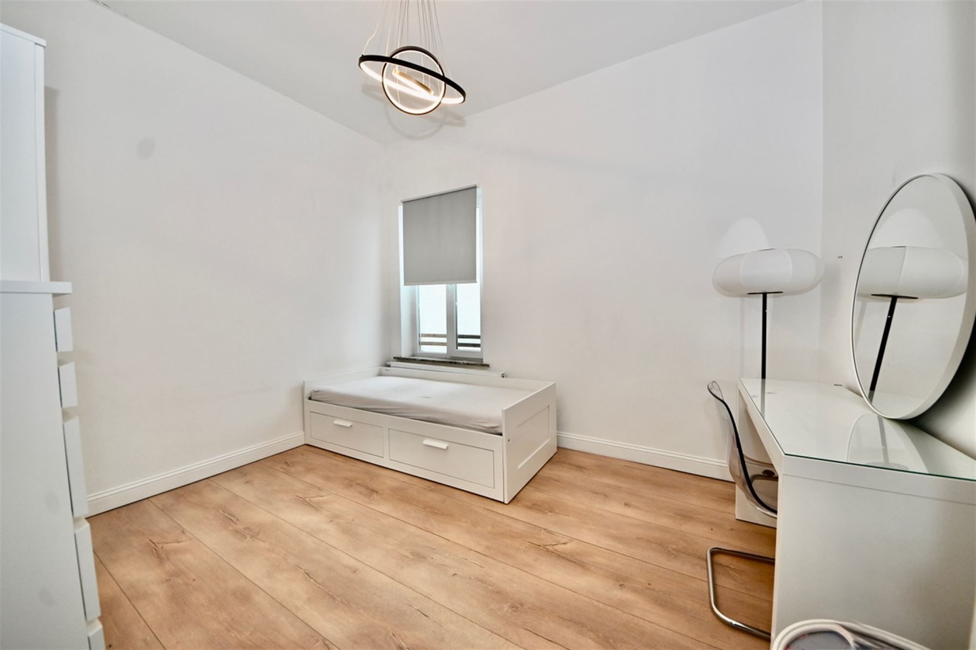 Gerenoveerde woning met 4 slaapkamers en tuin.  foto 14