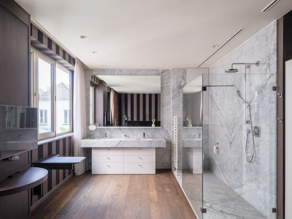 Luxueus tweeslaapkamerappartement met ruim terras en centrale ligging aan de Kouter. foto 9