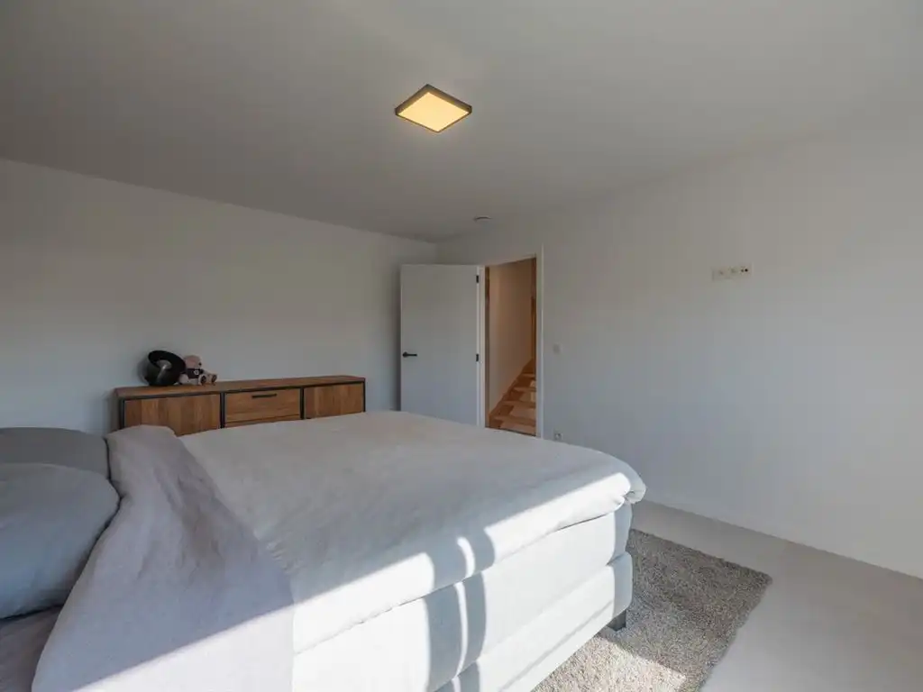 Halfvrijstaande stijlvolle nieuwbouwwoning met landelijke uitstraling foto 30