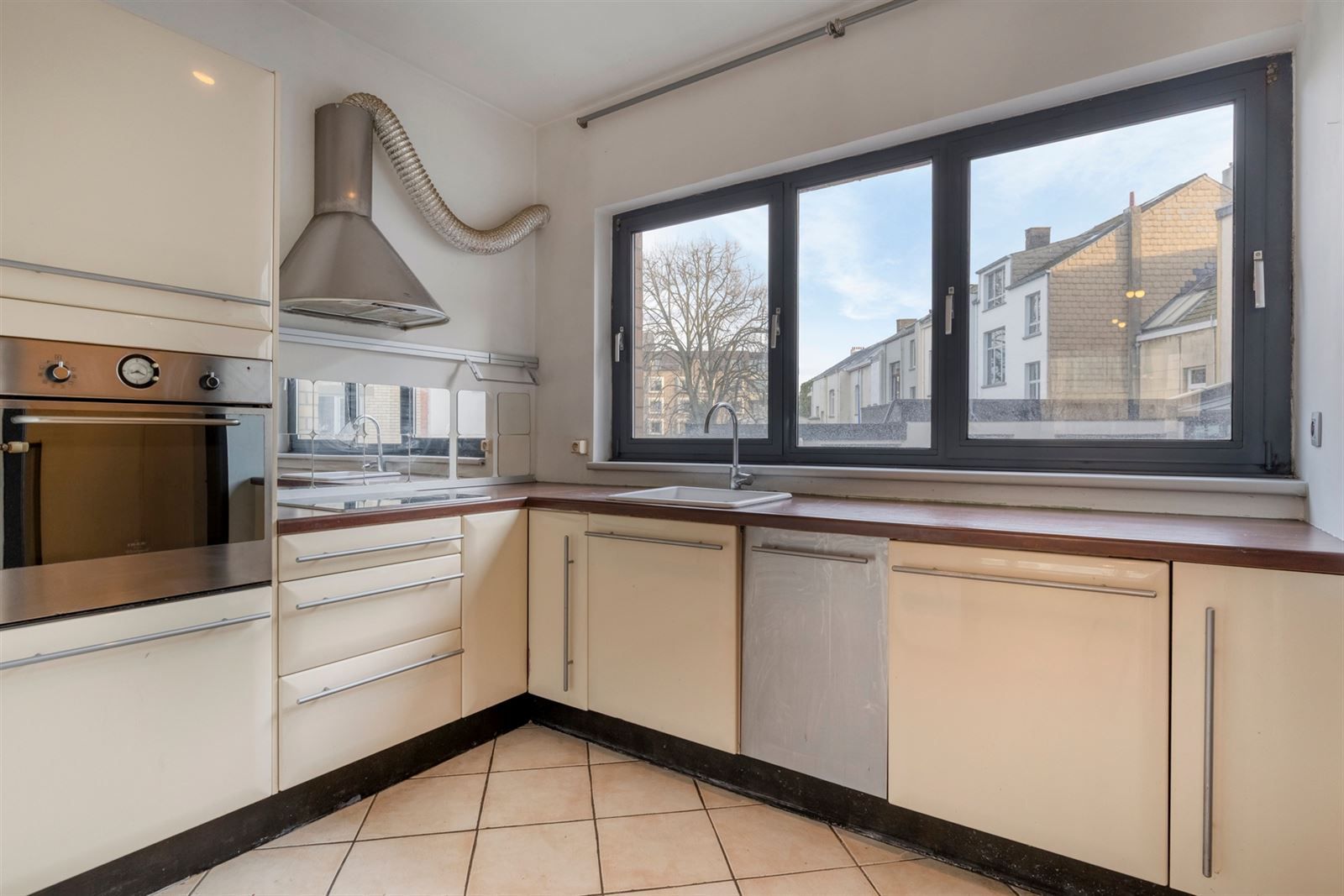 Perfect gelegen op te frissen 1 slpk appt! foto 7