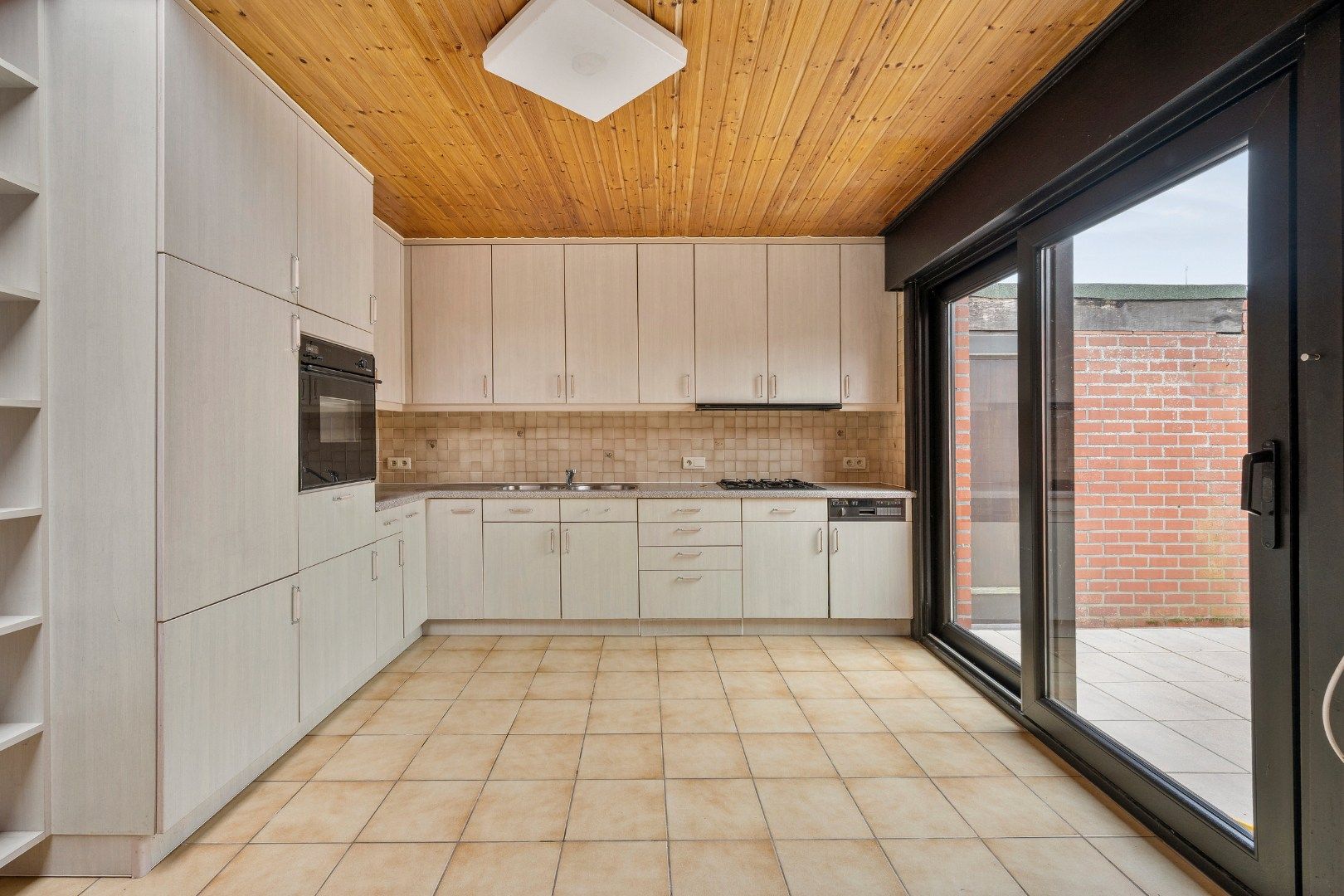 Te renoveren woning met 2 slaapkamers en zonnige tuin in Mesen foto 6