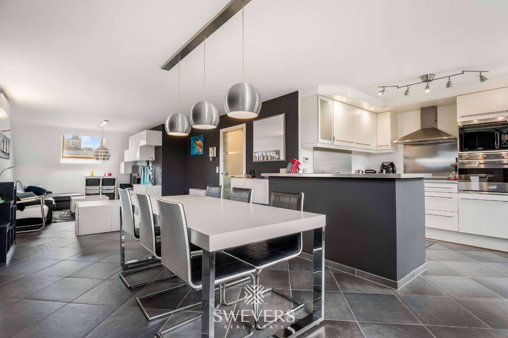 Ruim duplex appartement met 2 slaapkamers en garage foto 14