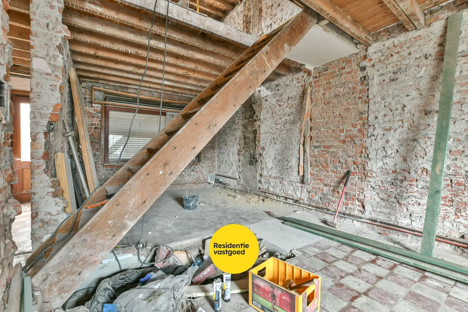 Te renoveren rijwoning met potentieel in hartje Blankenberge foto 7