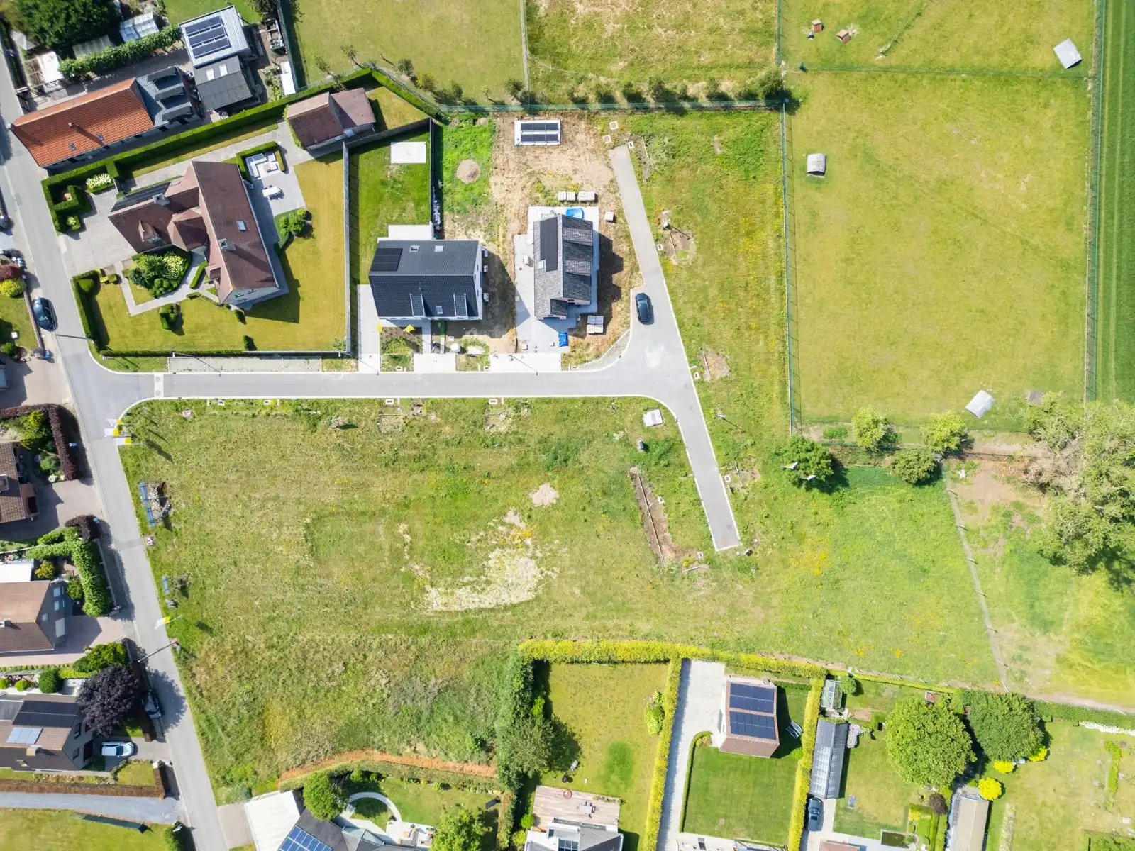 Ruim west georiënteerd villaperceel foto 4
