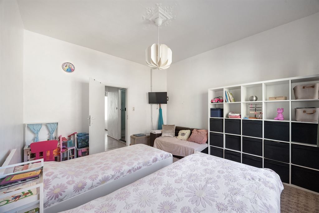 Ruime woning met 4 slaapkamers en stadskoer foto 18