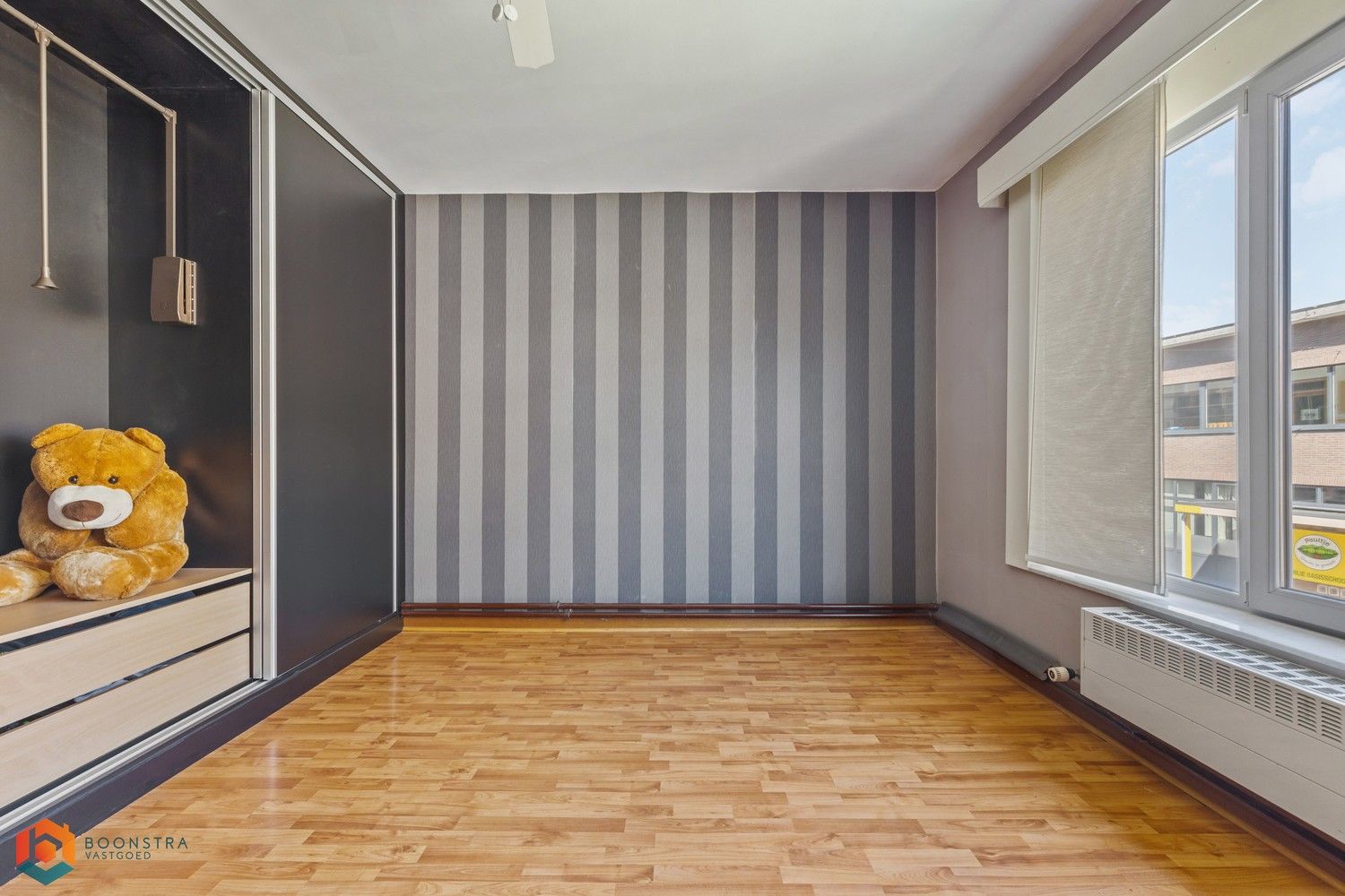 Ruime woning met handelsruimte en grote garage / werkplaats foto 16