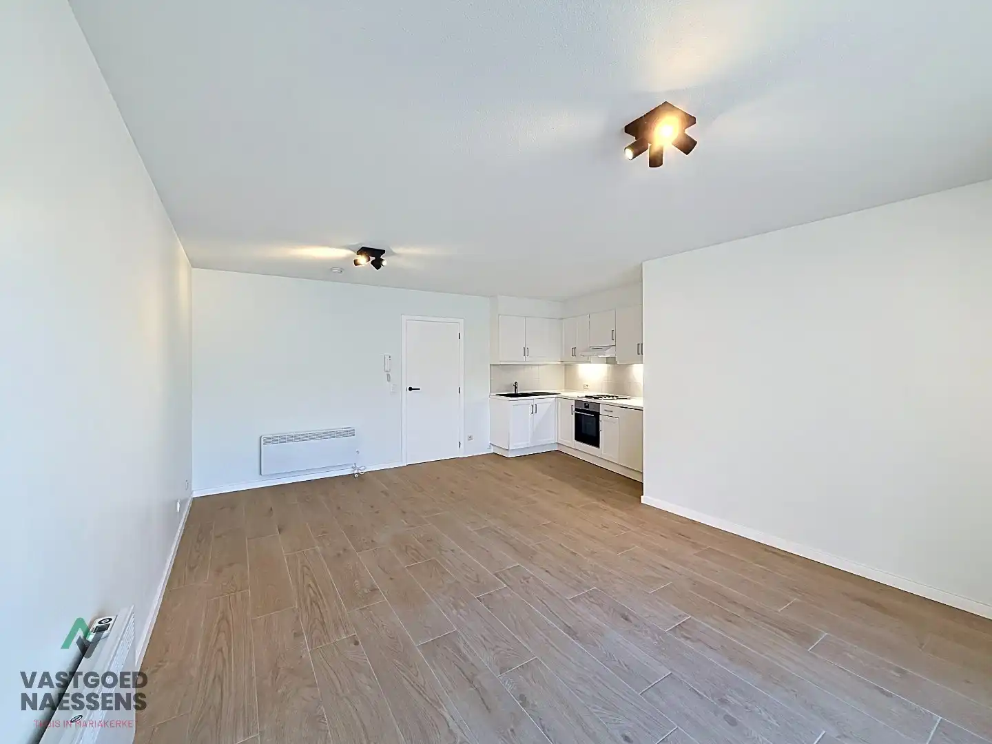 GELIJKVLOERSE STUDIO VLAKBIJ ZEEDIJK foto 3