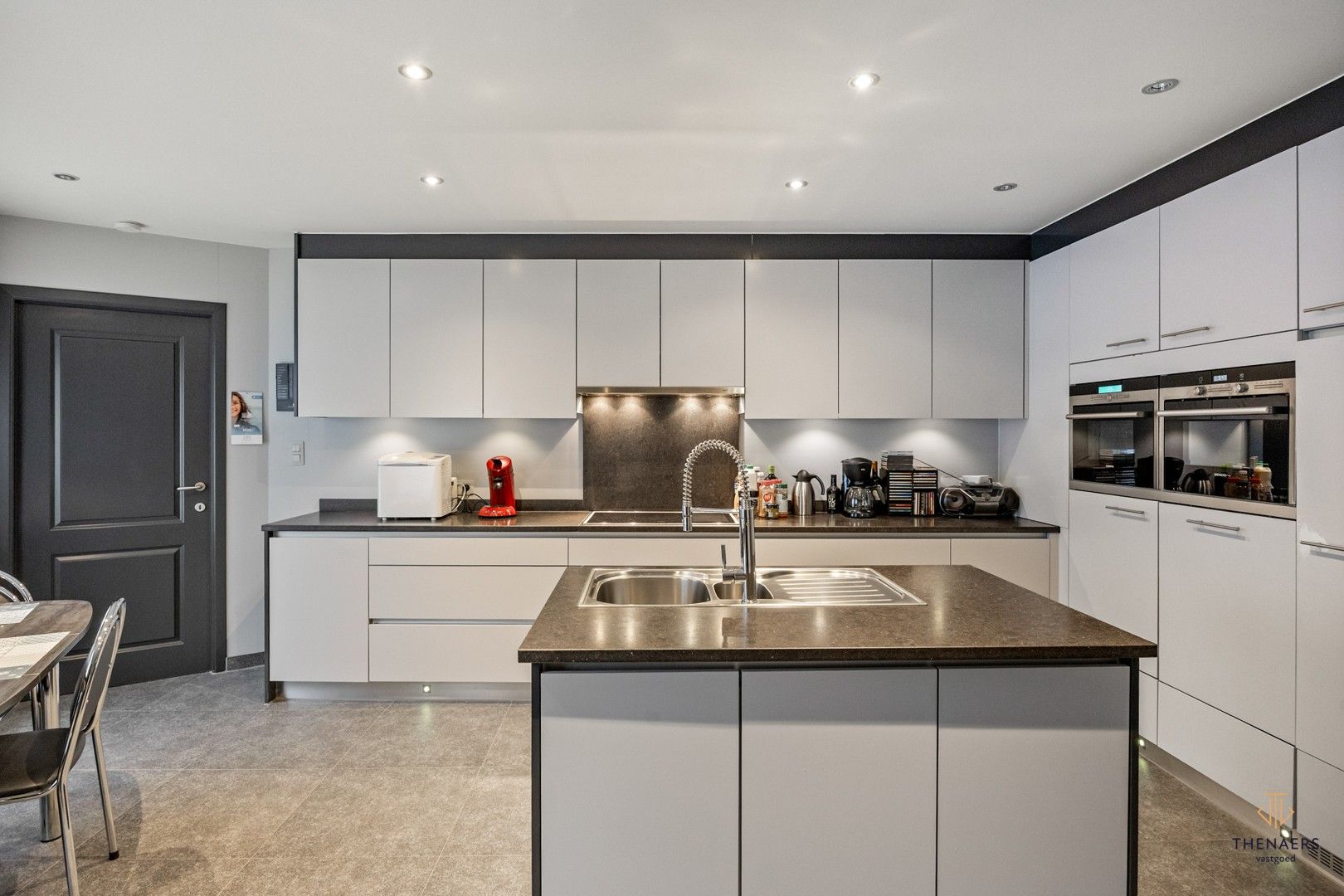 Luxueus wonen in het hart van Sint-Truiden – een unieke kans! foto 7
