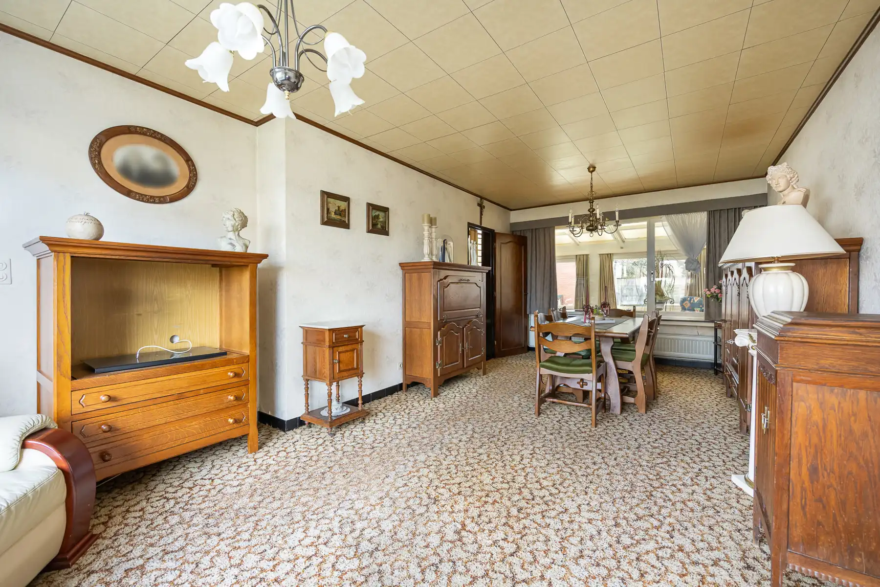 Halfopen bebouwing met 3 slaapkamers en garage op een perceel van 315m². foto 3