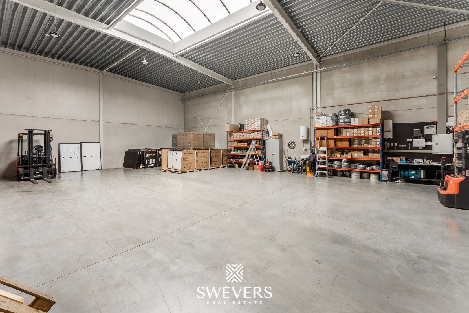 Functionele industriehal met drie autostaanplaatsen te Ham foto 9