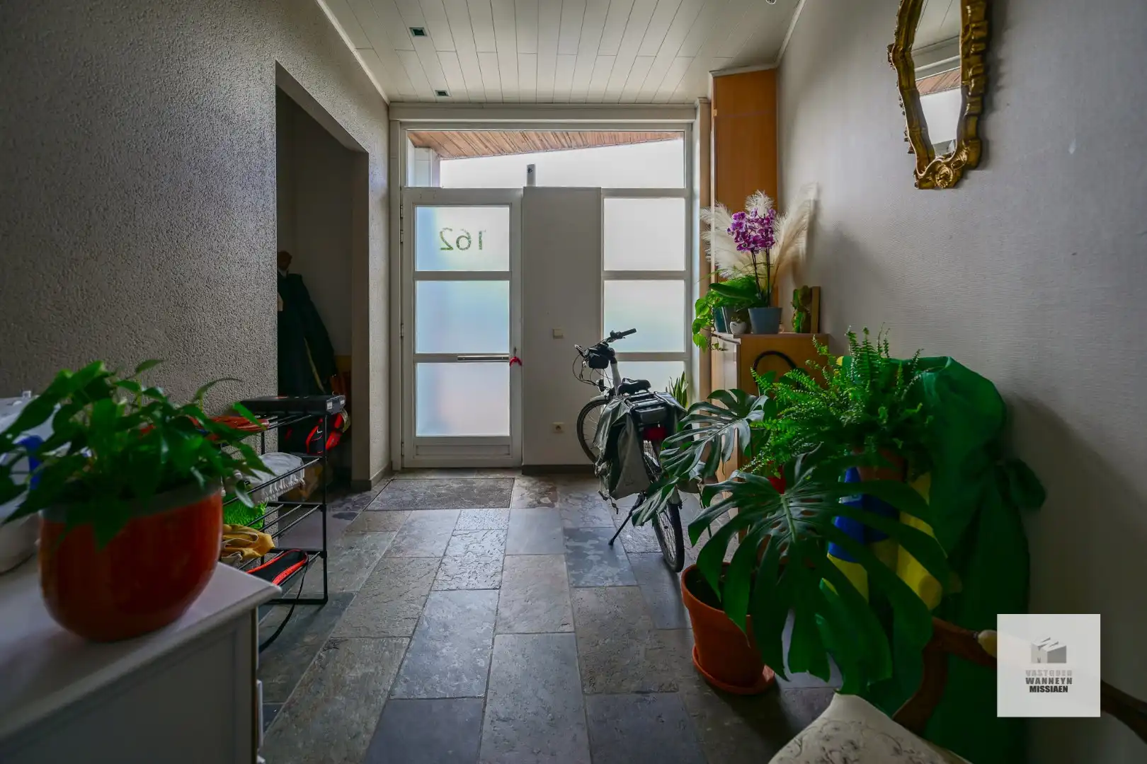 Opbrengsteigendom met 3 verhuurde appartementen op centrale liggging foto 3