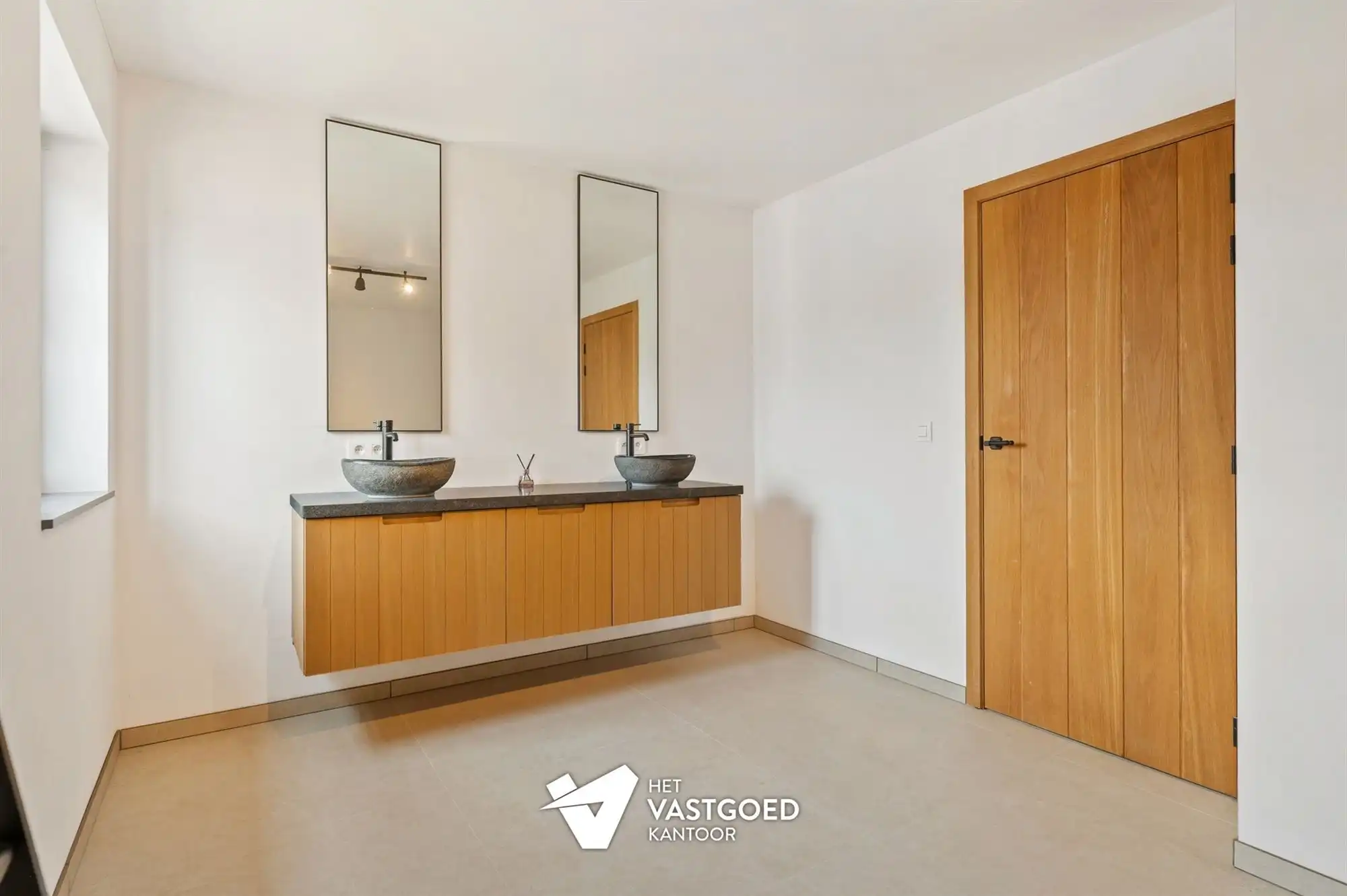 ZEER RUIME RECENTE WONING (266M²) MET LEUKE TUIN TE WIJCHMAAL foto 19