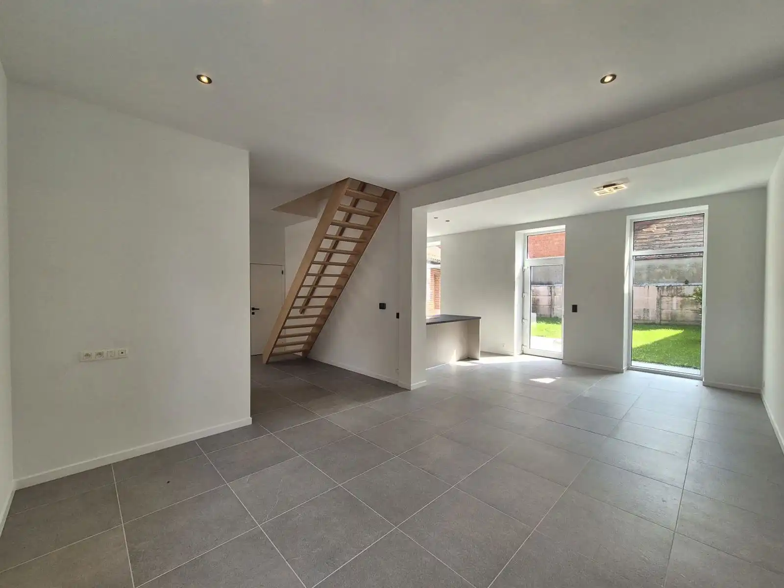 Halfopen bebouwing met 5 slaapkamers en 2 badkamers foto 3