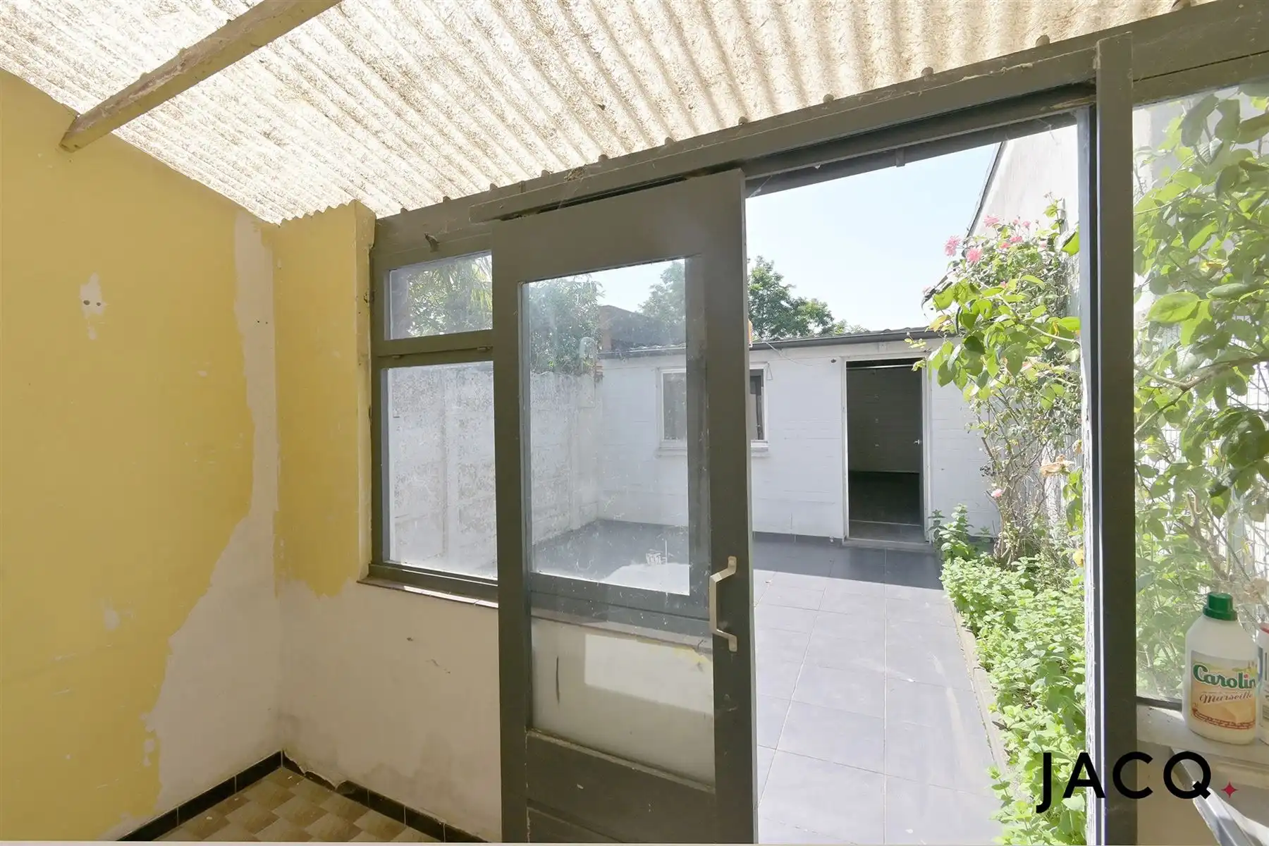 Te renoveren woning met 4 slpk's, terras (25m²) en garage! foto 21