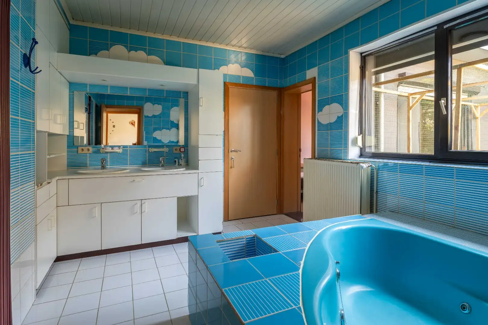 Puur frituur, uiterst goed gelegen met woonst en parking te Sint-Jozef! foto 20