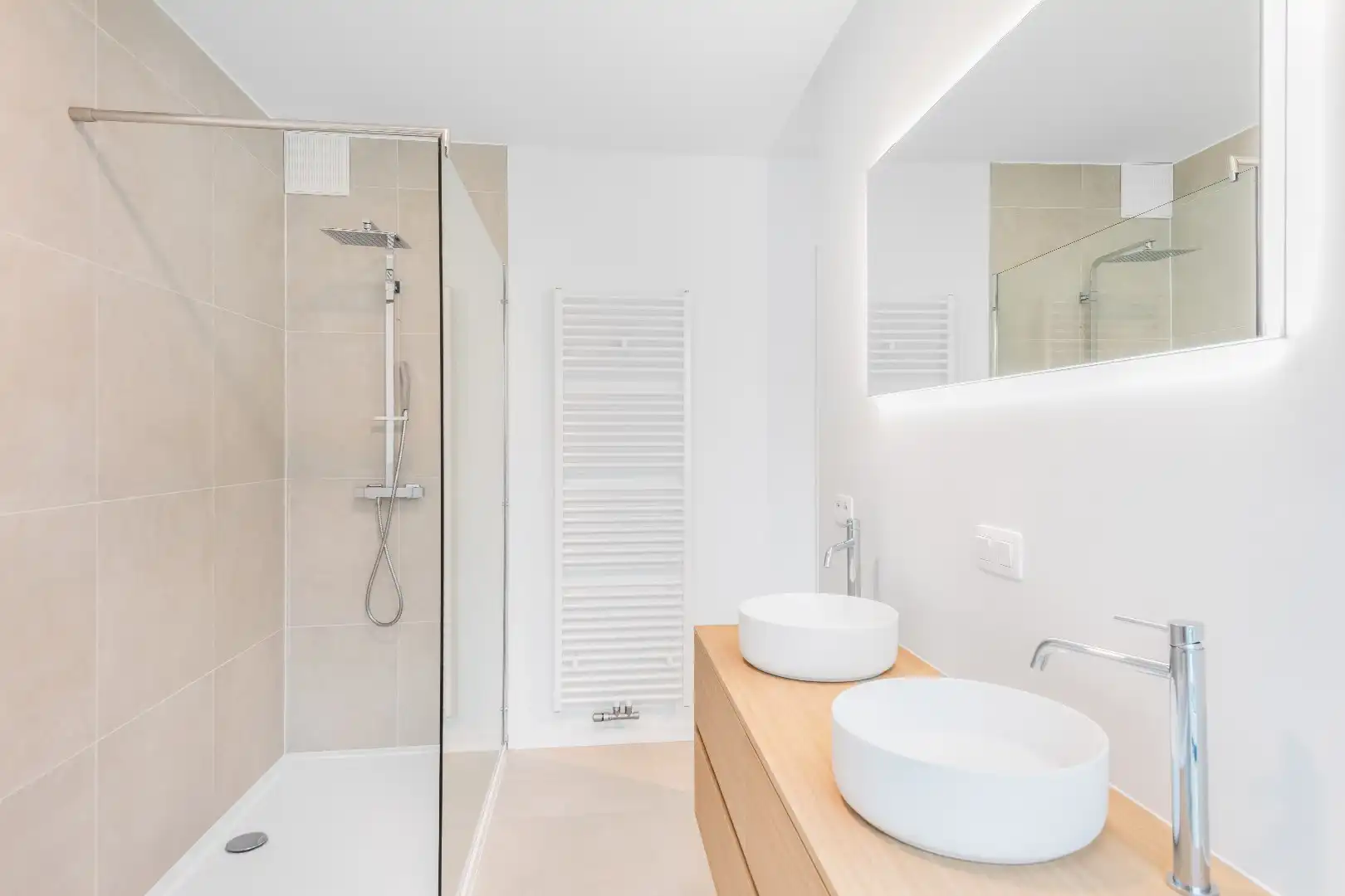 Ruime triplex ( BEN-woning) gelegen vlakbij de Lippenslaan en Zoutelaan op wandelafstand van de Zeedijk. foto 15