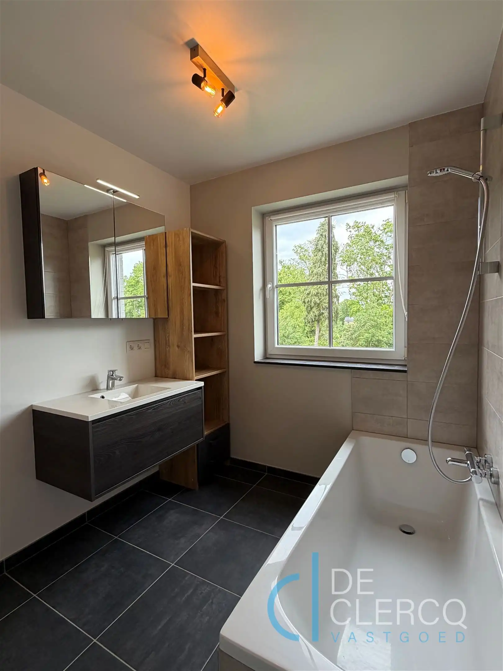 Ruim appartement met staanplaats te huur in Lochristi!  foto 6