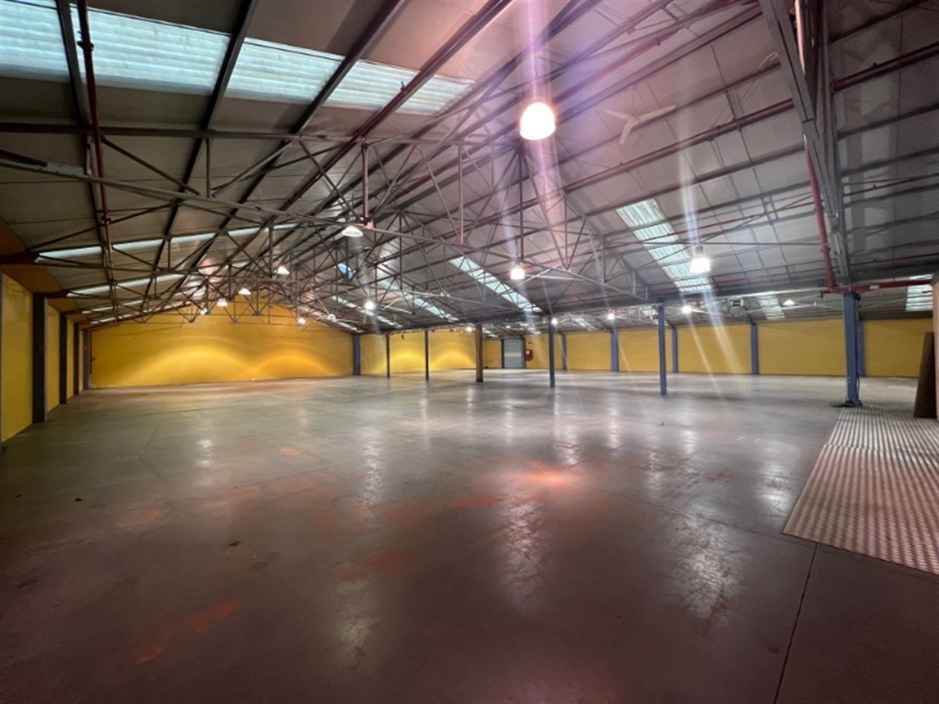 Te huur POP-UP Baanwinkel op verbindingsweg te Ninove. foto 3