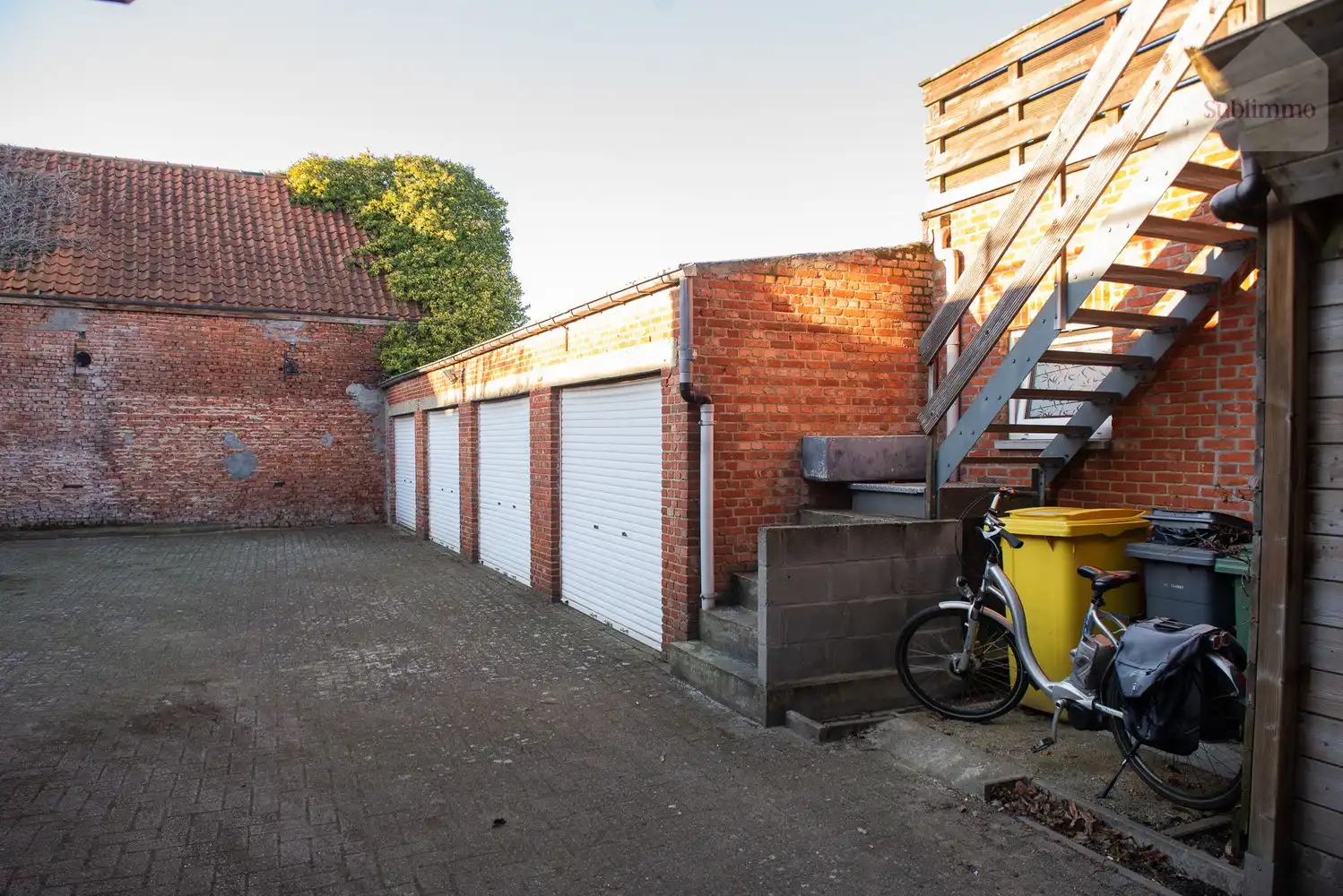 Woning met aparte ruimte voor praktijk, kantoor of hobby foto 27