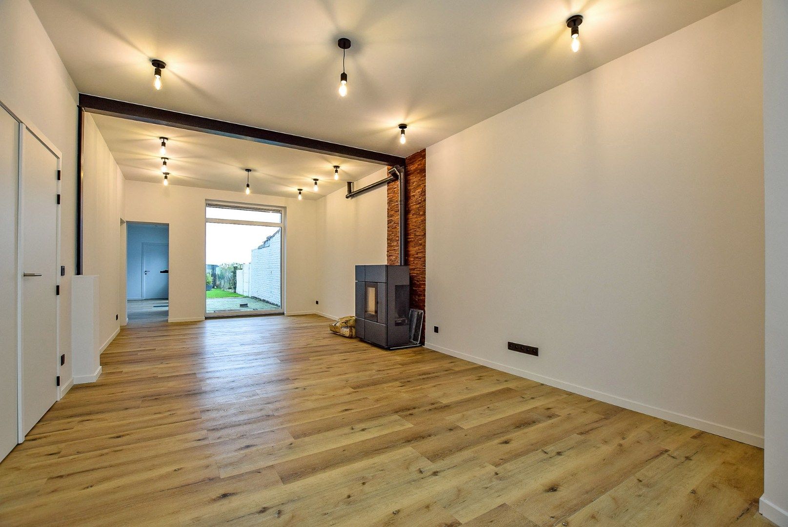 Gerenoveerde rijwoning te huur op 273m² met 3 slaapkamers te Adinkerke (De Panne)!  foto 5