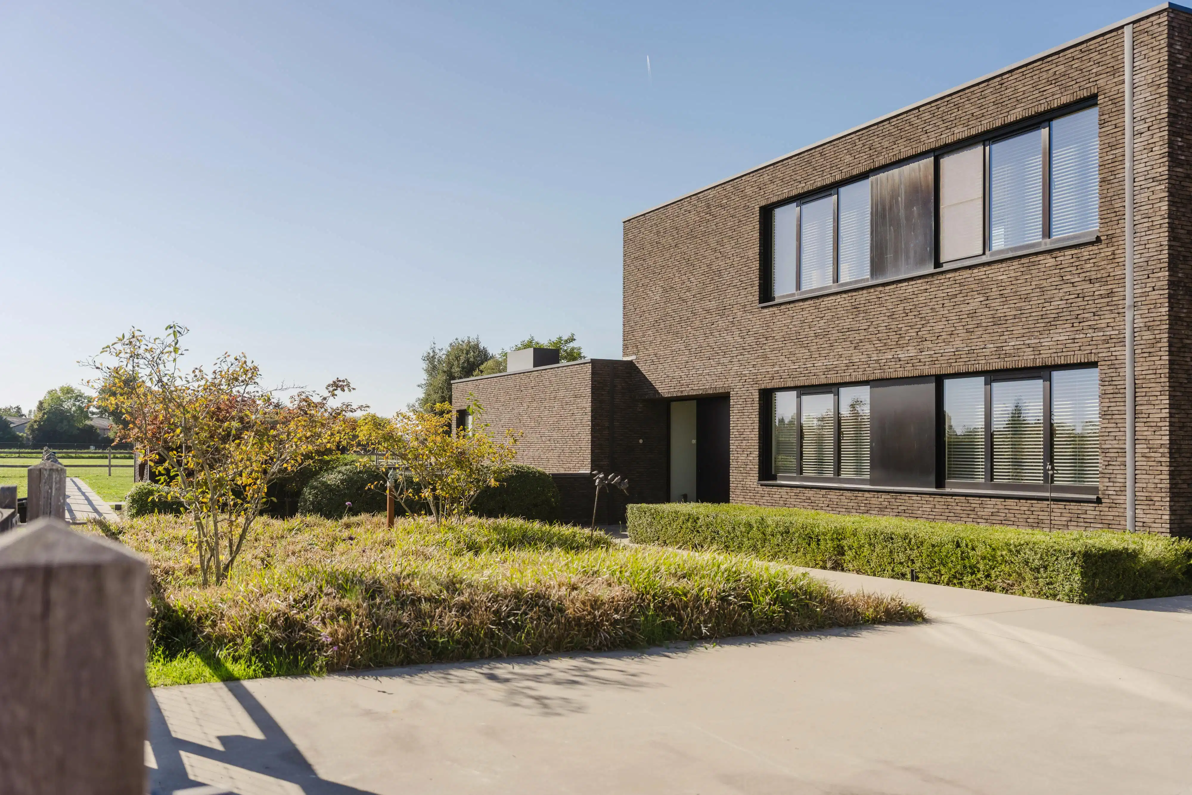 Exclusieve villa met zwembad en paardenstallen in Heule! foto 3