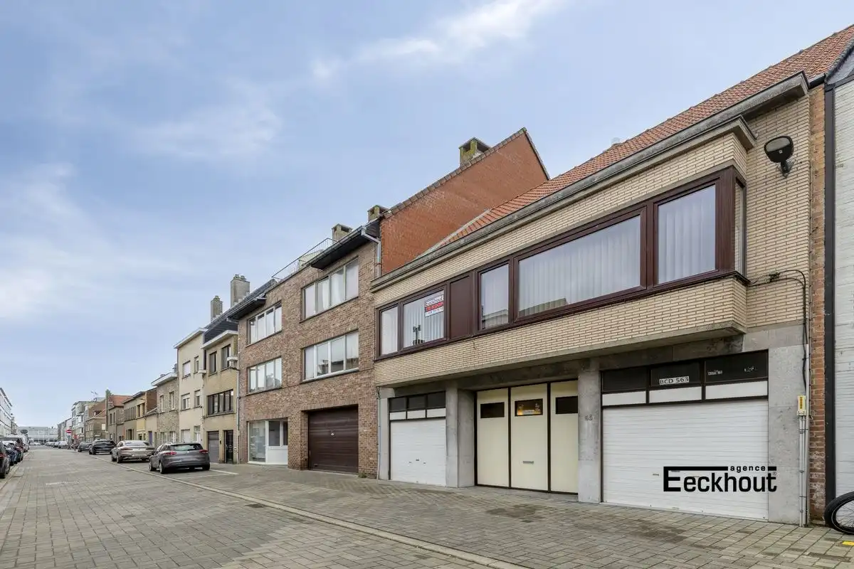 Hoofdfoto van de publicatie: Zeer grote woning met atelier/opslagplaats en 2 aparte garageboxen!